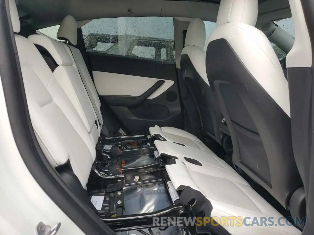 10 Photograph of a damaged car 7SAYGDEE8NF368061 TESLA MODEL Y 2022