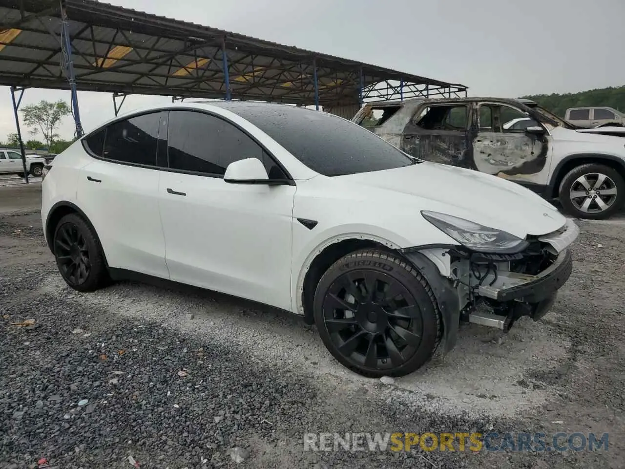 4 Photograph of a damaged car 7SAYGDEE8NF368061 TESLA MODEL Y 2022