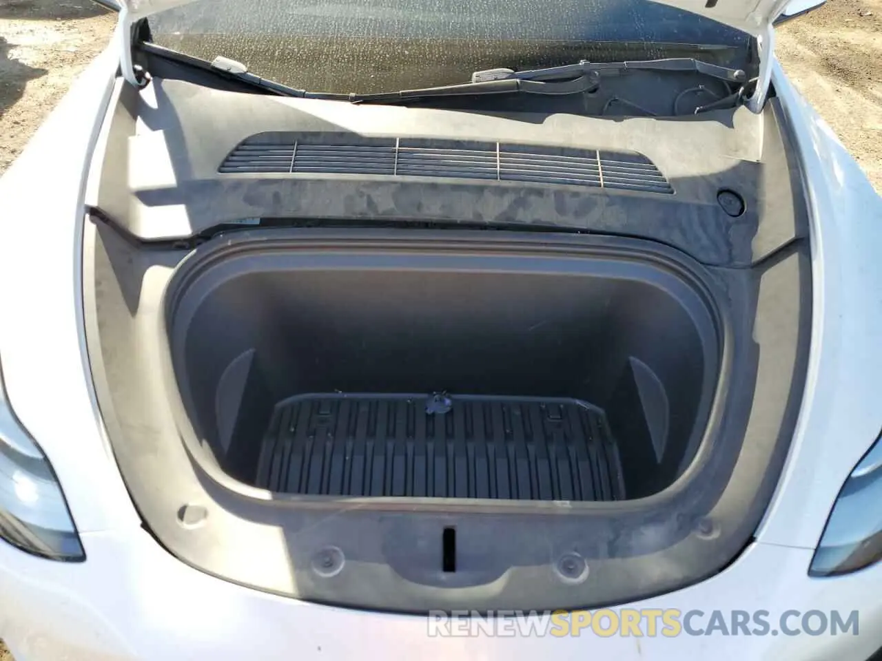 12 Photograph of a damaged car 7SAYGDEE8NF403617 TESLA MODEL Y 2022