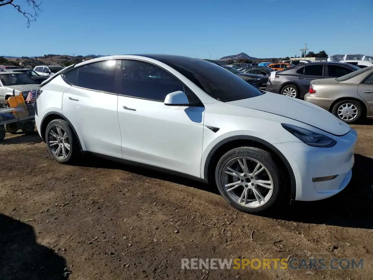 4 Photograph of a damaged car 7SAYGDEE8NF403617 TESLA MODEL Y 2022