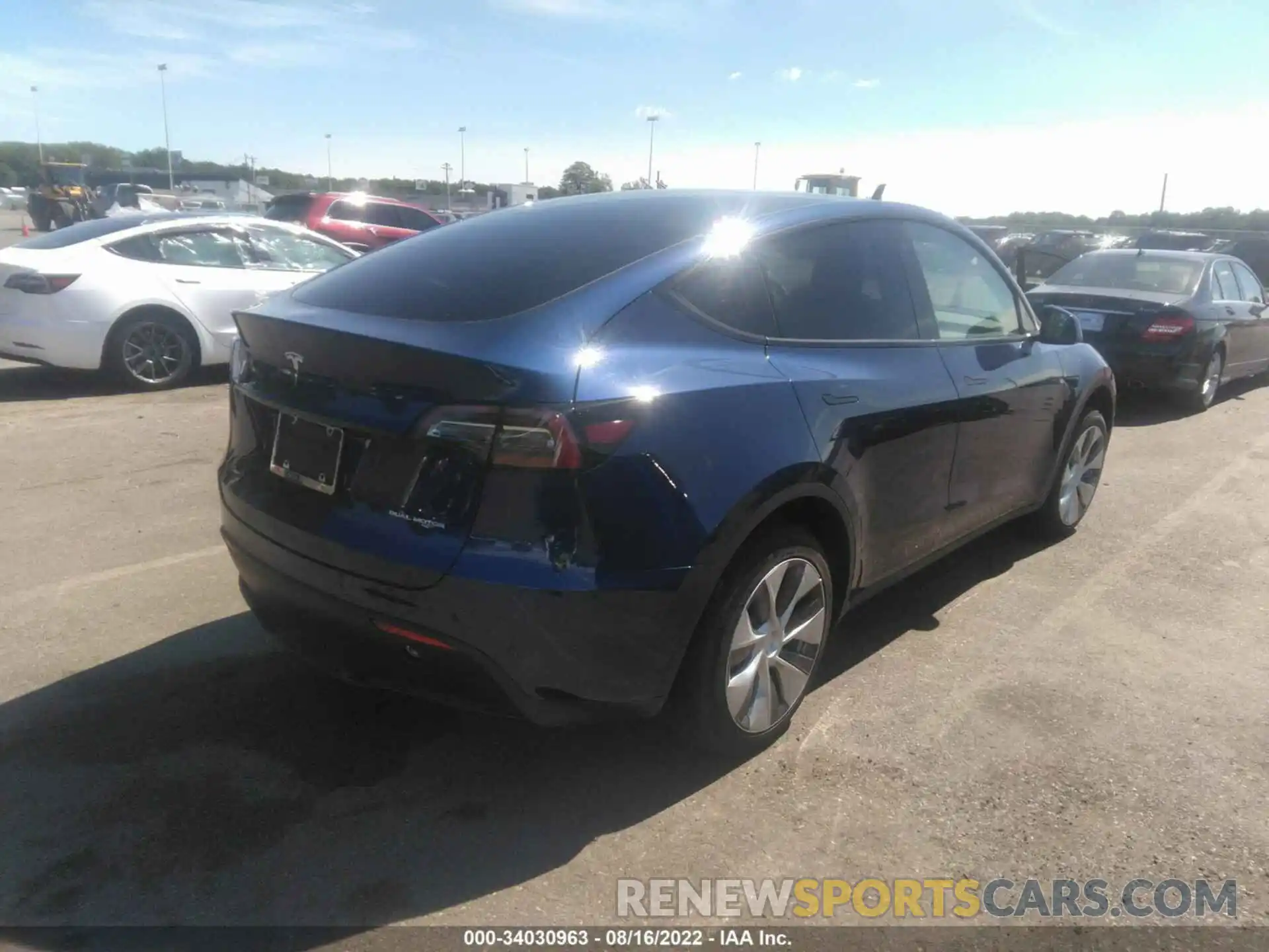 4 Photograph of a damaged car 7SAYGDEE8NF427349 TESLA MODEL Y 2022