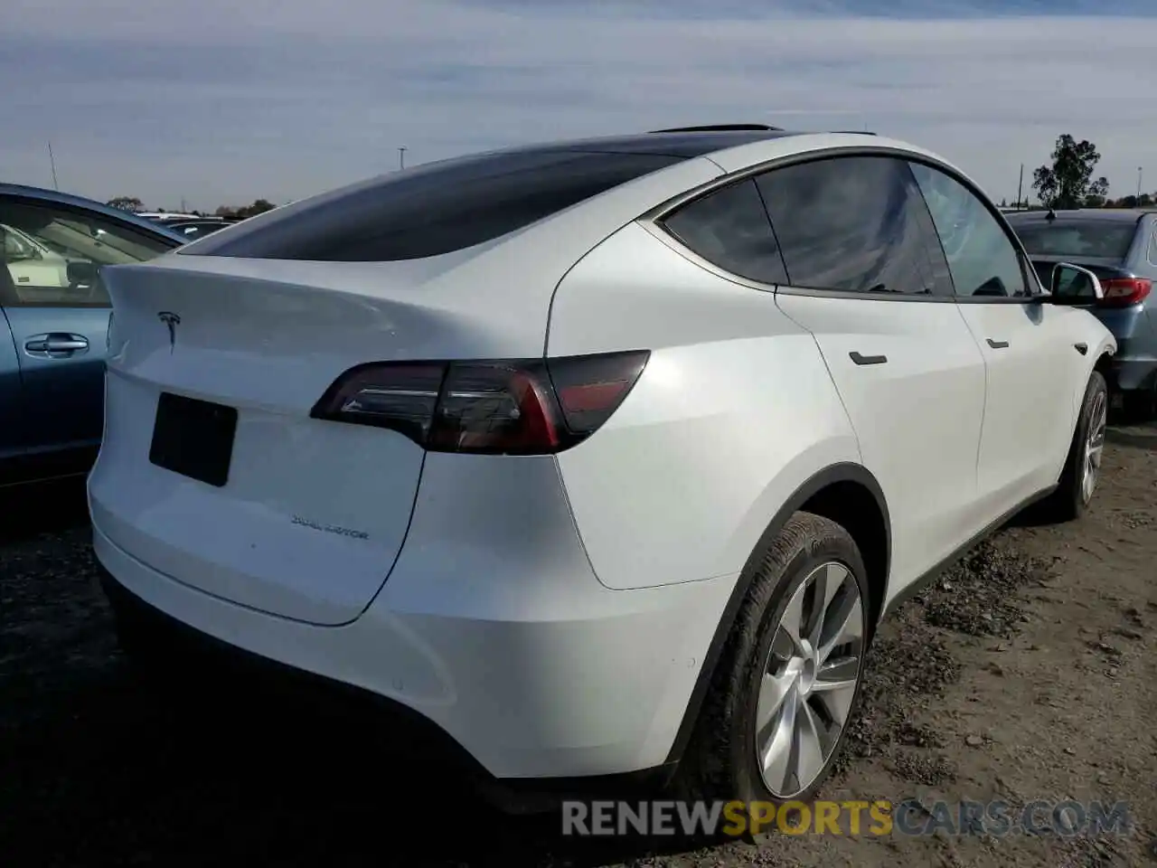 4 Photograph of a damaged car 7SAYGDEE8NF461260 TESLA MODEL Y 2022