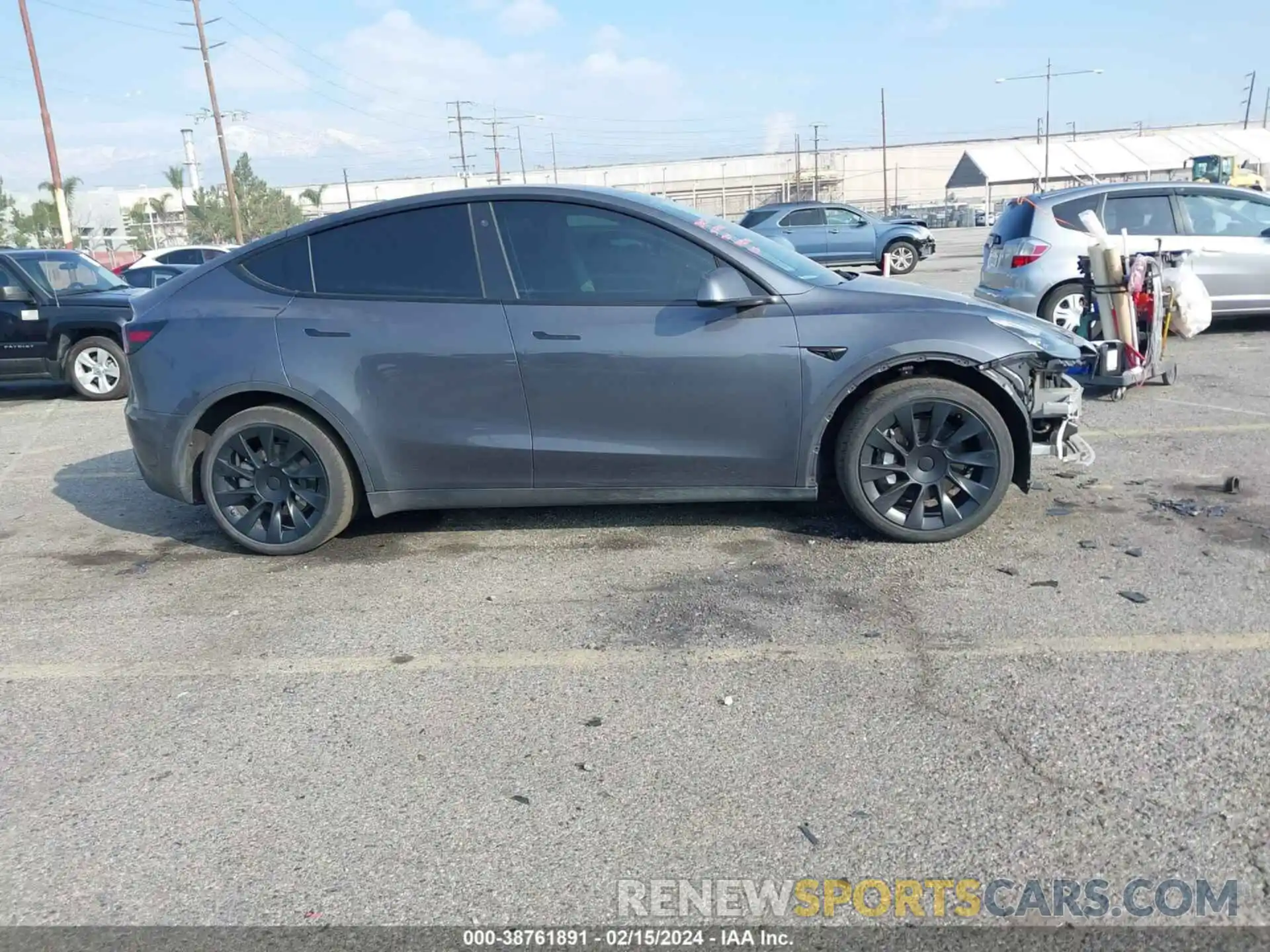 14 Photograph of a damaged car 7SAYGDEE8NF481380 TESLA MODEL Y 2022