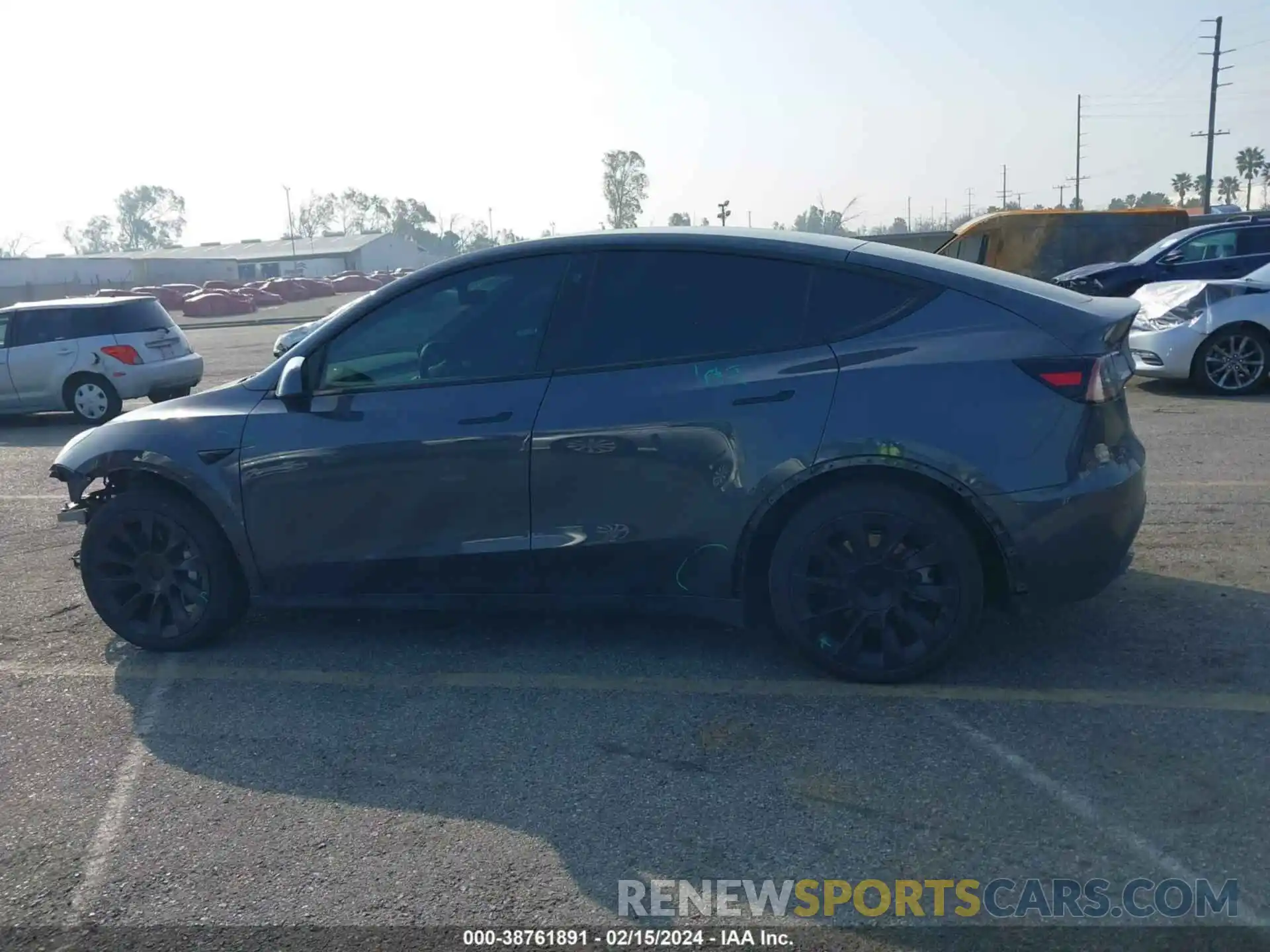 15 Photograph of a damaged car 7SAYGDEE8NF481380 TESLA MODEL Y 2022