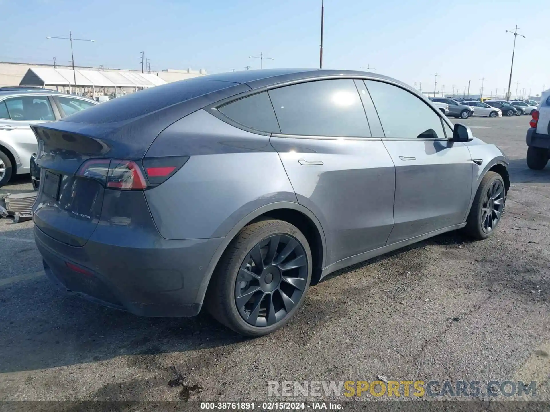 4 Photograph of a damaged car 7SAYGDEE8NF481380 TESLA MODEL Y 2022