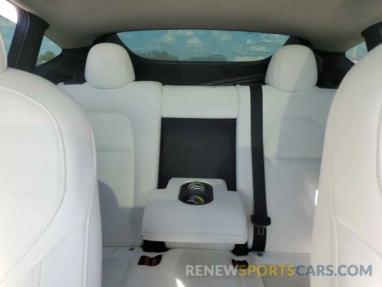 10 Photograph of a damaged car 7SAYGDEE8NF511039 TESLA MODEL Y 2022