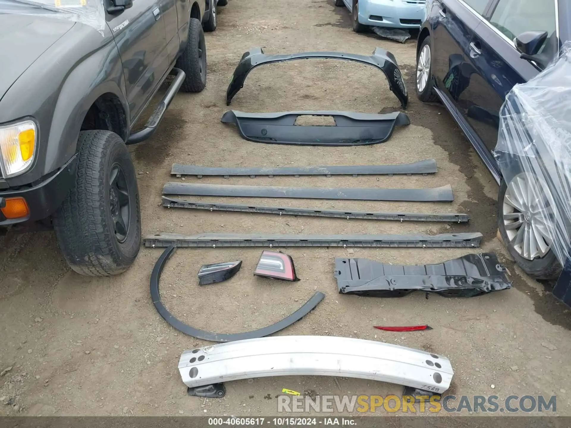 12 Photograph of a damaged car 7SAYGDEE8NF513339 TESLA MODEL Y 2022