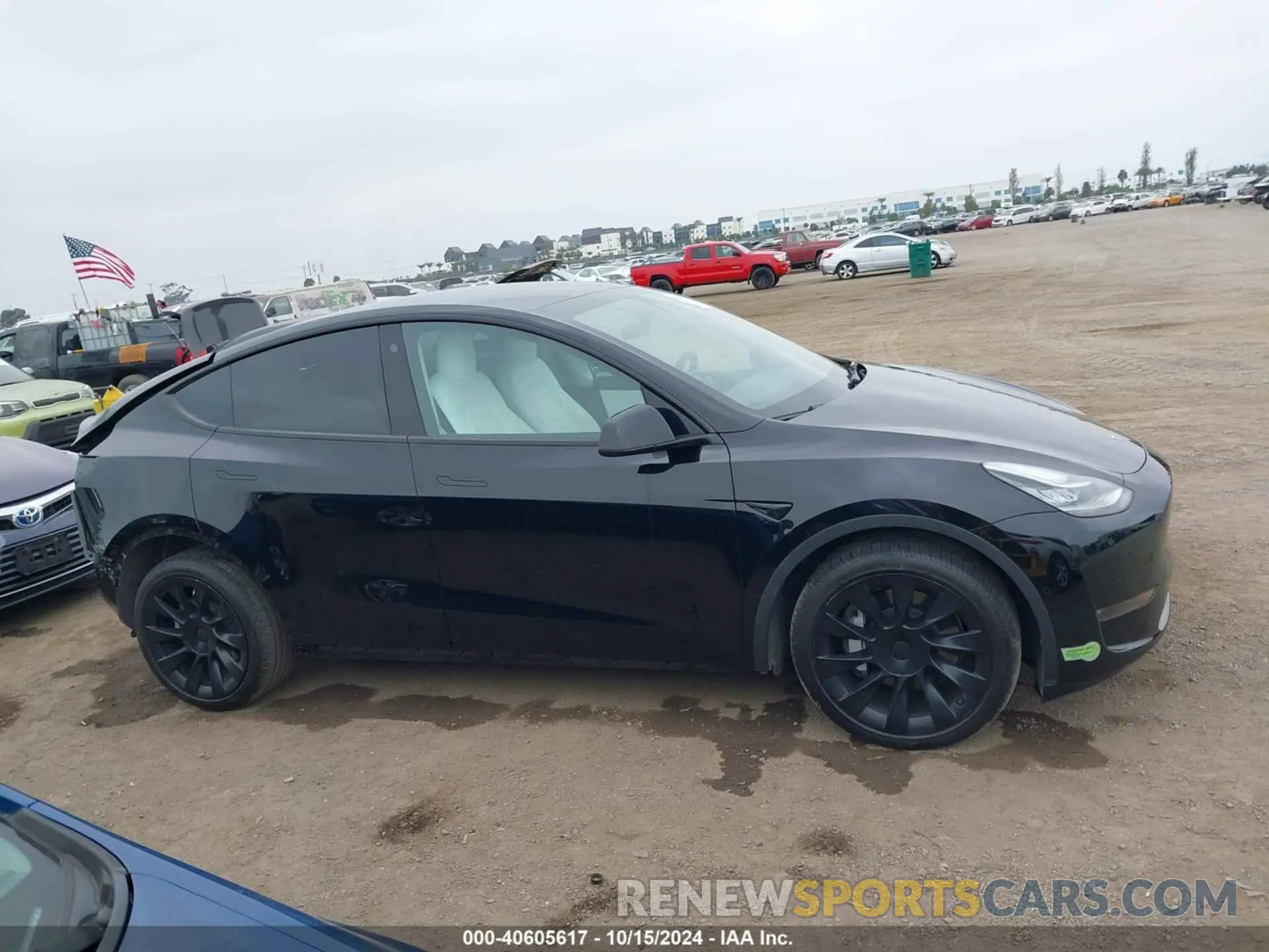 14 Photograph of a damaged car 7SAYGDEE8NF513339 TESLA MODEL Y 2022