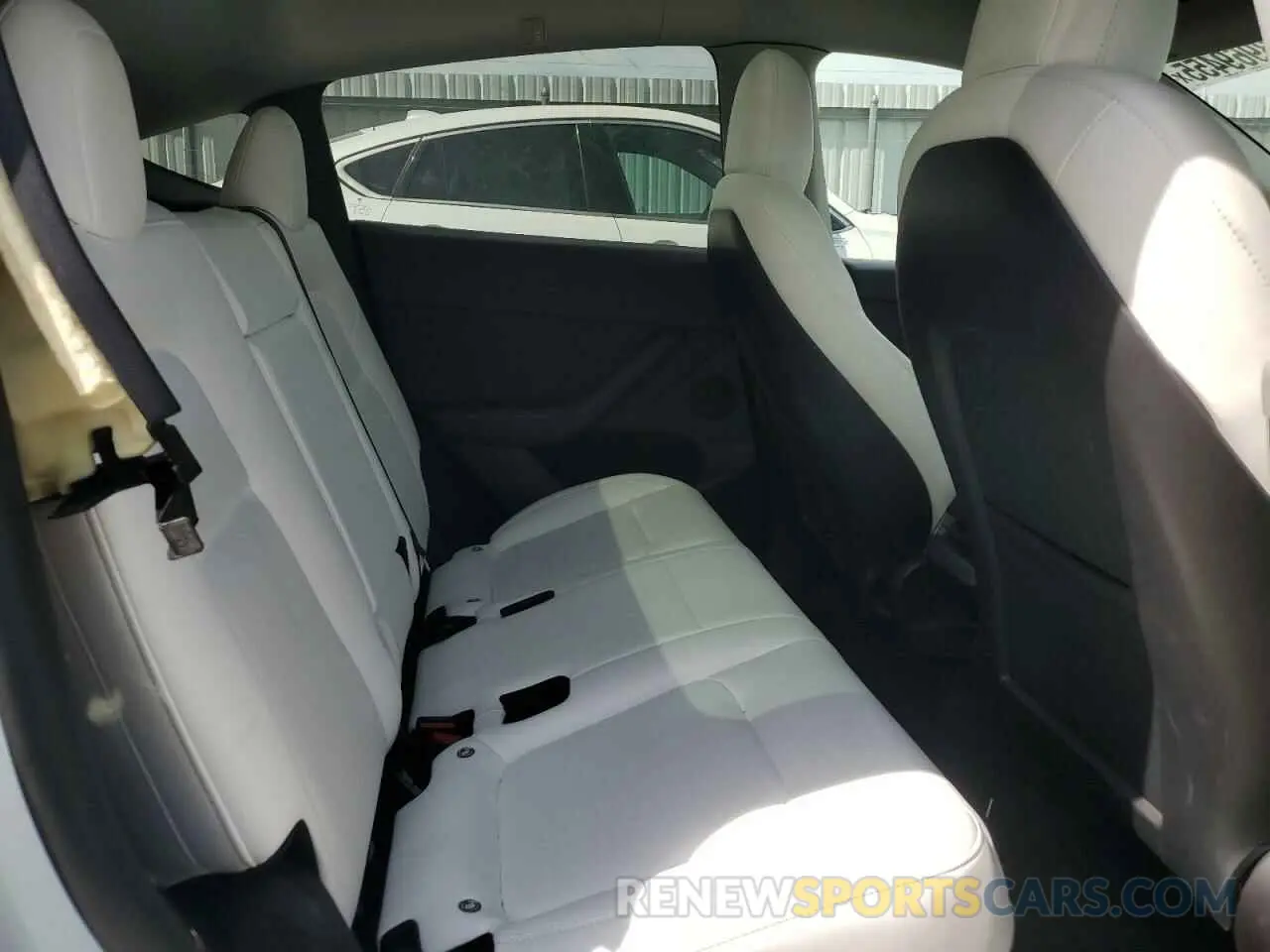 10 Photograph of a damaged car 7SAYGDEE8NF524454 TESLA MODEL Y 2022