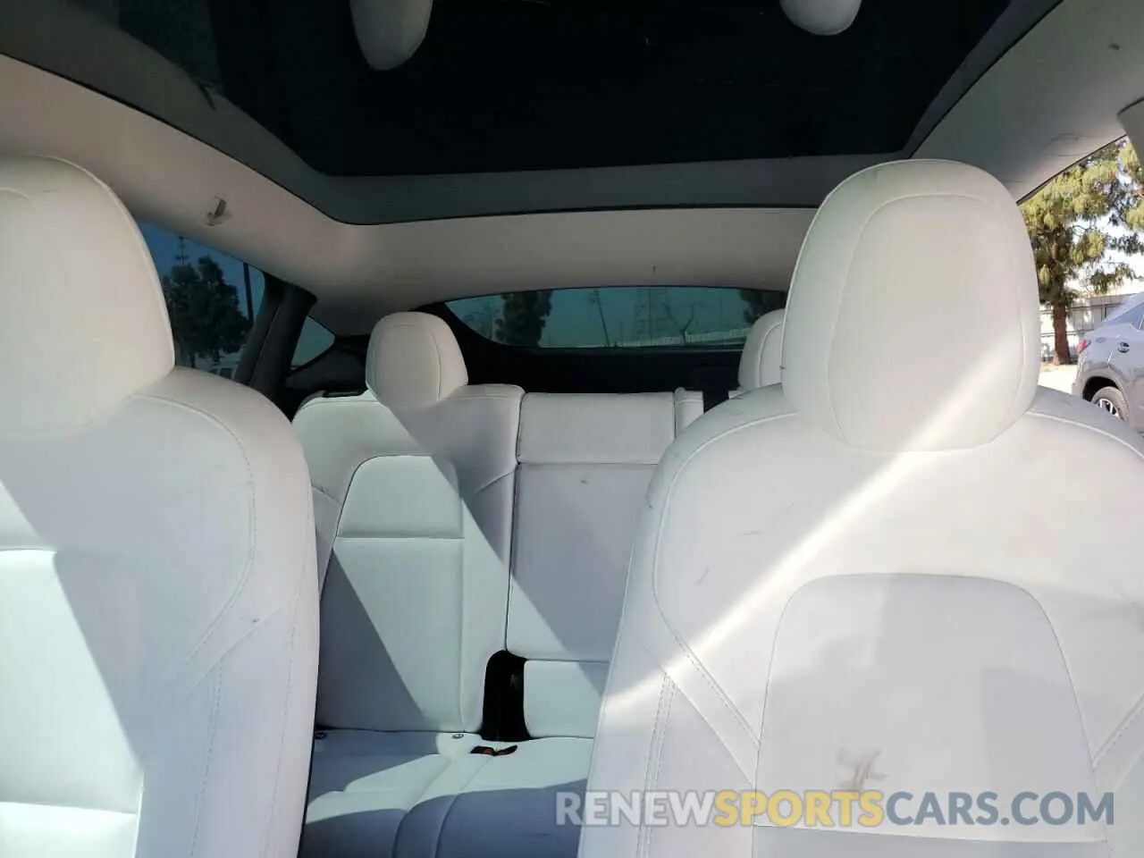 10 Photograph of a damaged car 7SAYGDEE8NF551850 TESLA MODEL Y 2022