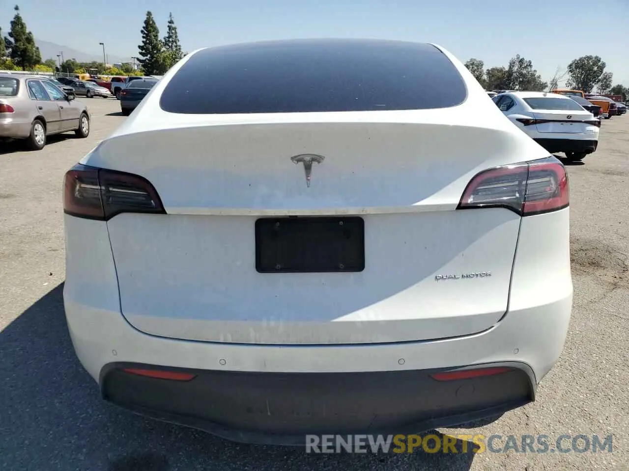 6 Photograph of a damaged car 7SAYGDEE8NF551850 TESLA MODEL Y 2022