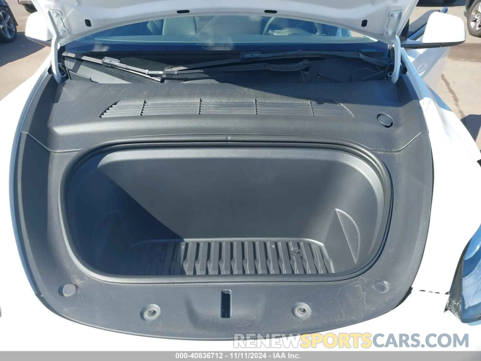 10 Photograph of a damaged car 7SAYGDEE8NF573282 TESLA MODEL Y 2022