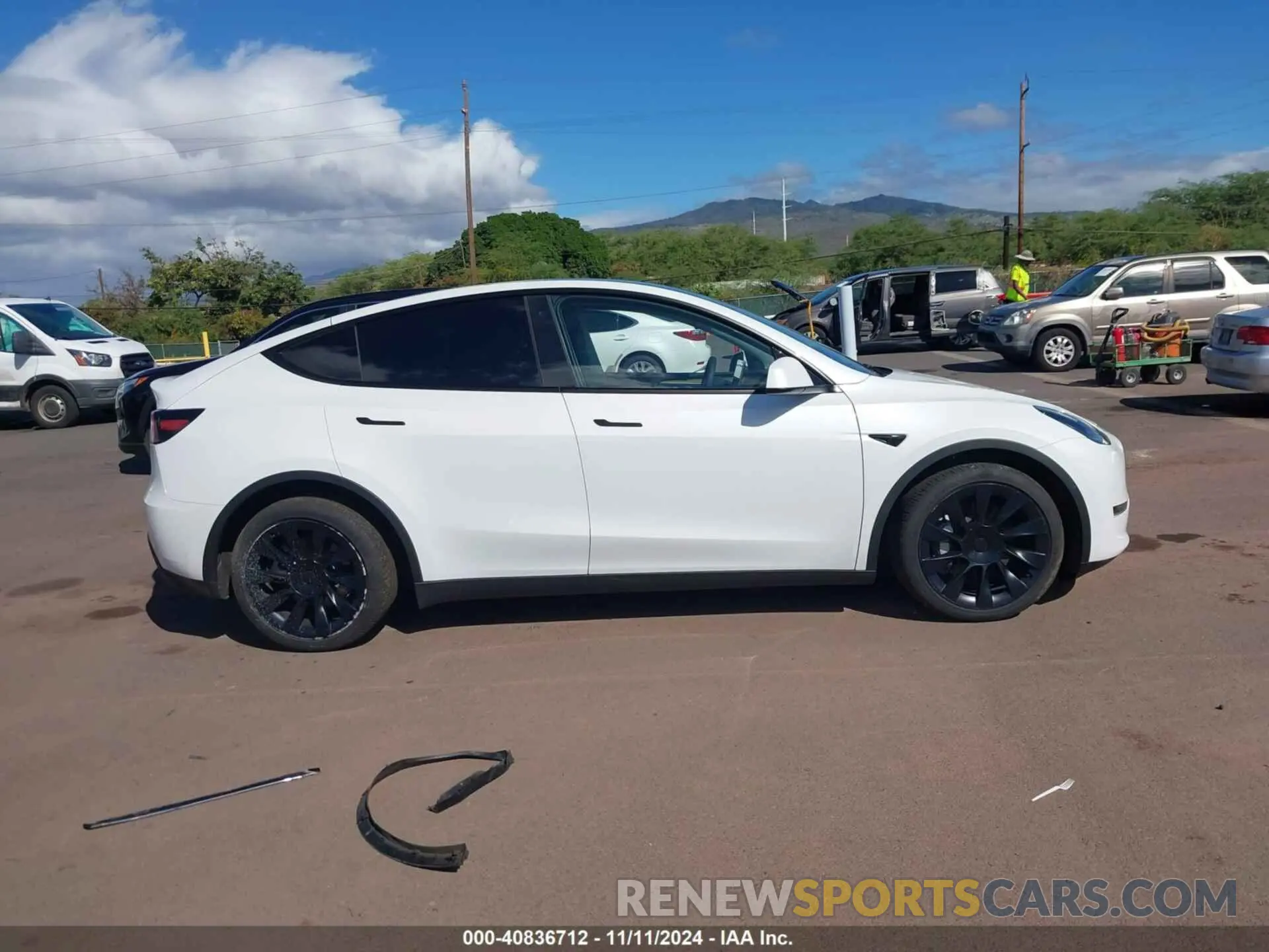 14 Photograph of a damaged car 7SAYGDEE8NF573282 TESLA MODEL Y 2022