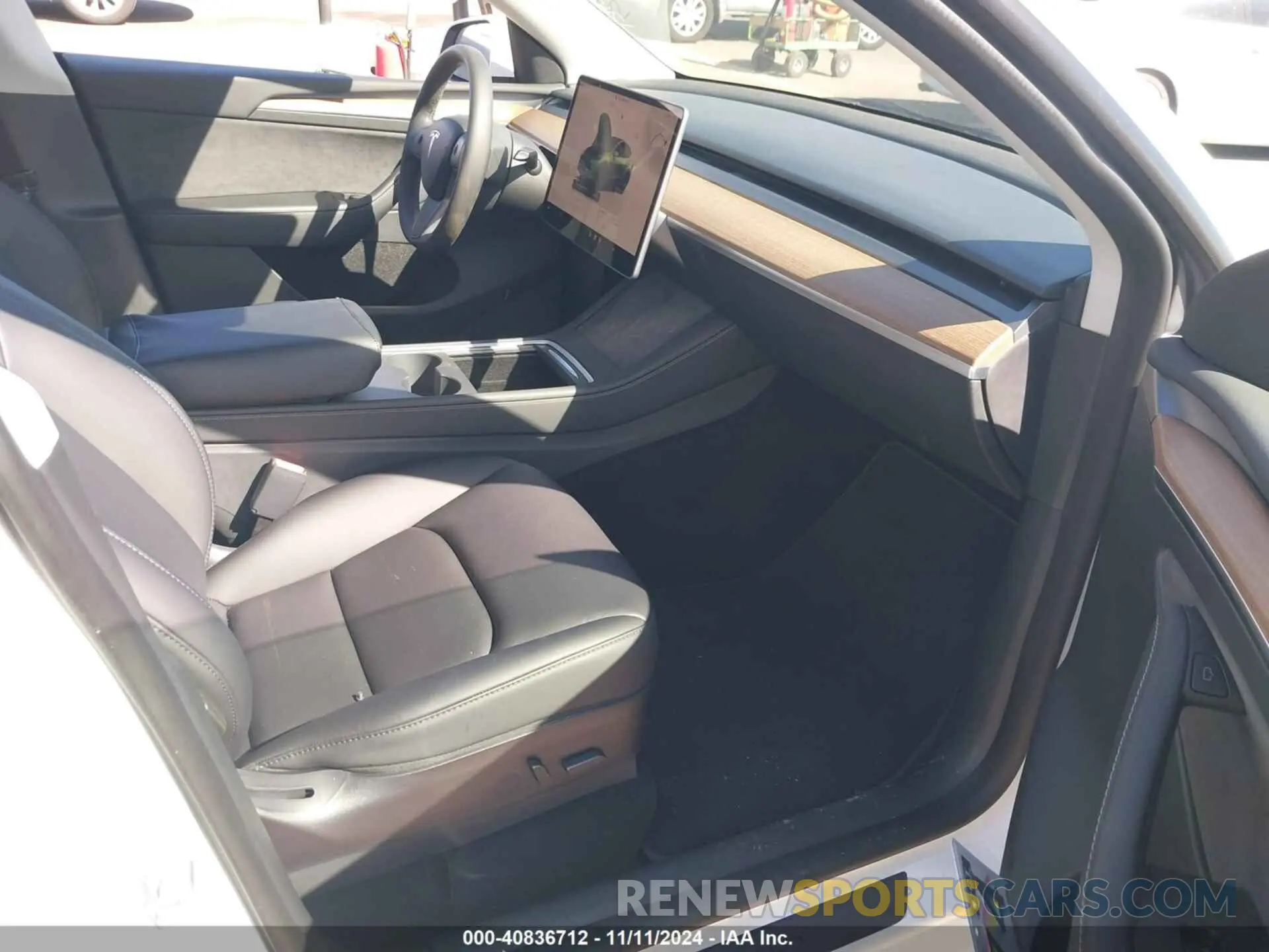 5 Photograph of a damaged car 7SAYGDEE8NF573282 TESLA MODEL Y 2022