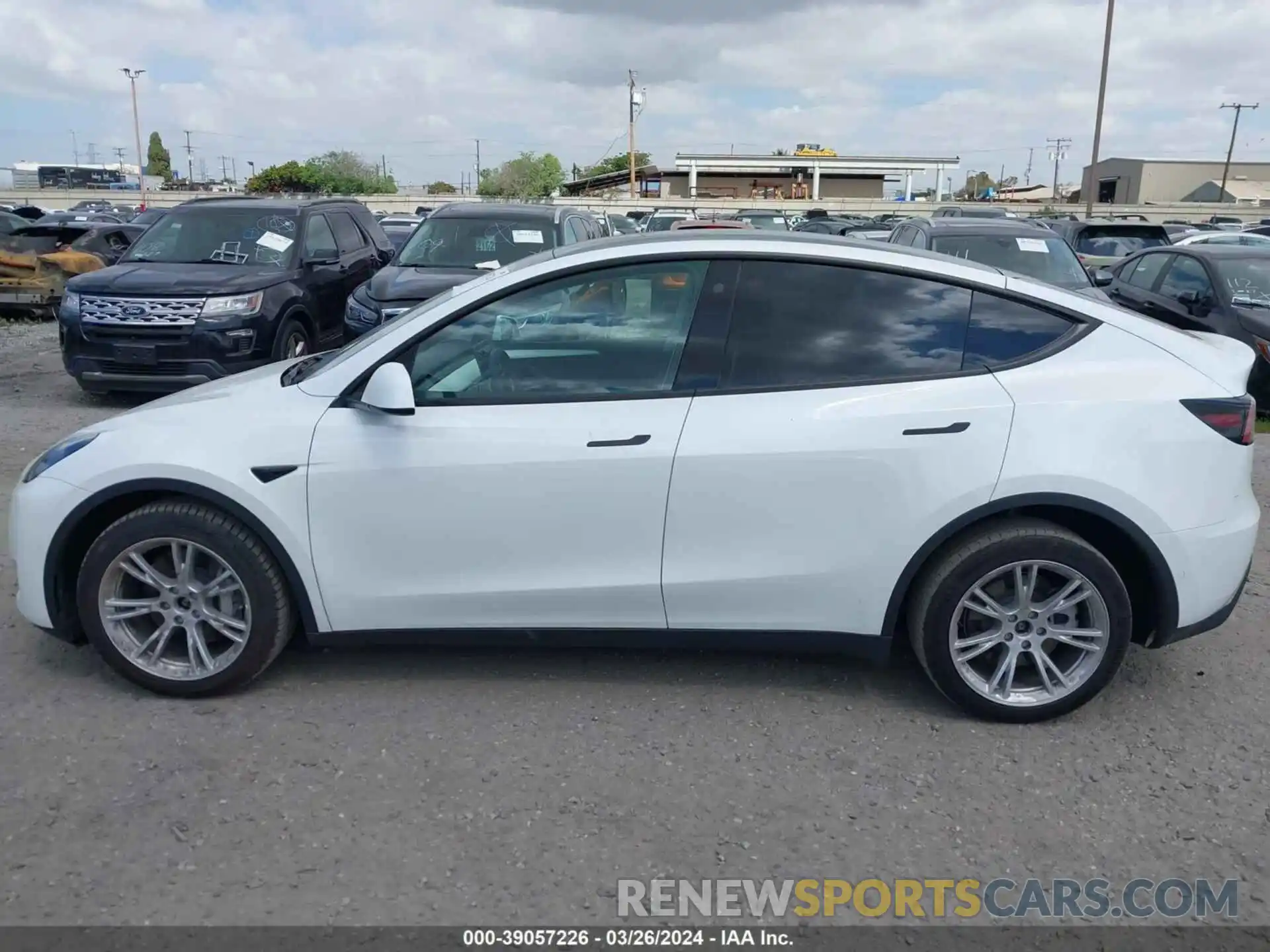 15 Photograph of a damaged car 7SAYGDEE8NF576604 TESLA MODEL Y 2022