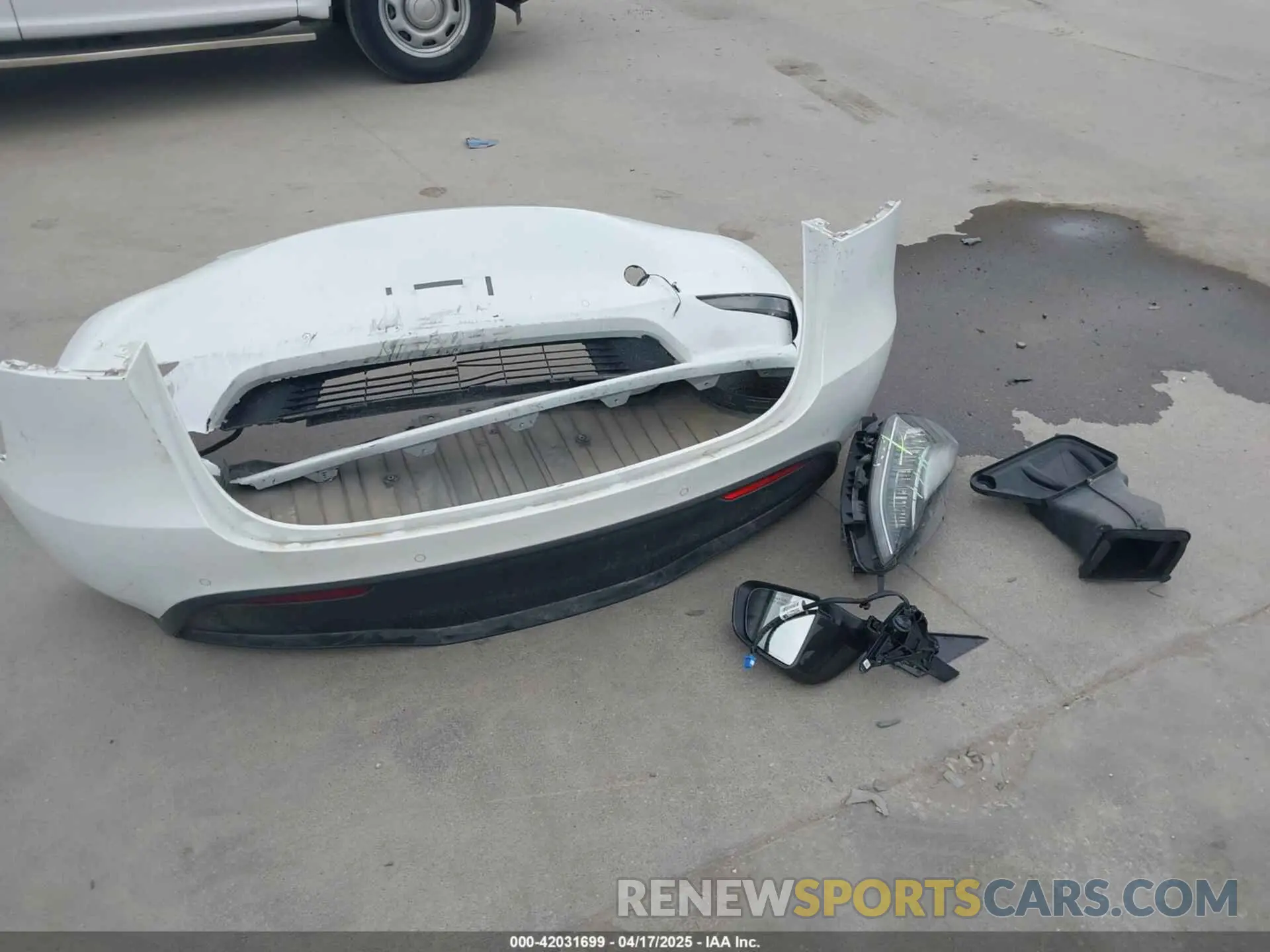 11 Photograph of a damaged car 7SAYGDEE9NA013302 TESLA MODEL Y 2022