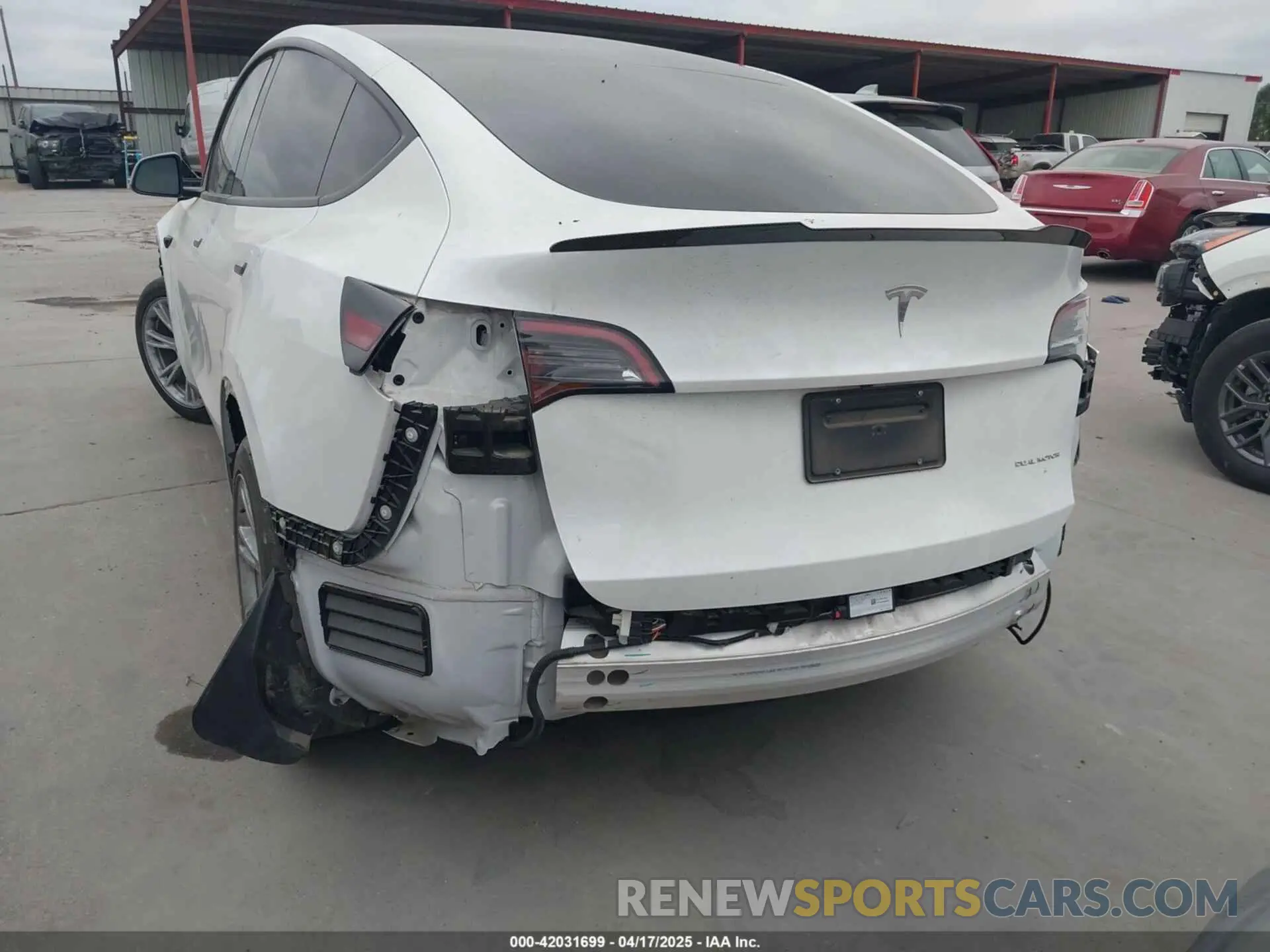 12 Photograph of a damaged car 7SAYGDEE9NA013302 TESLA MODEL Y 2022