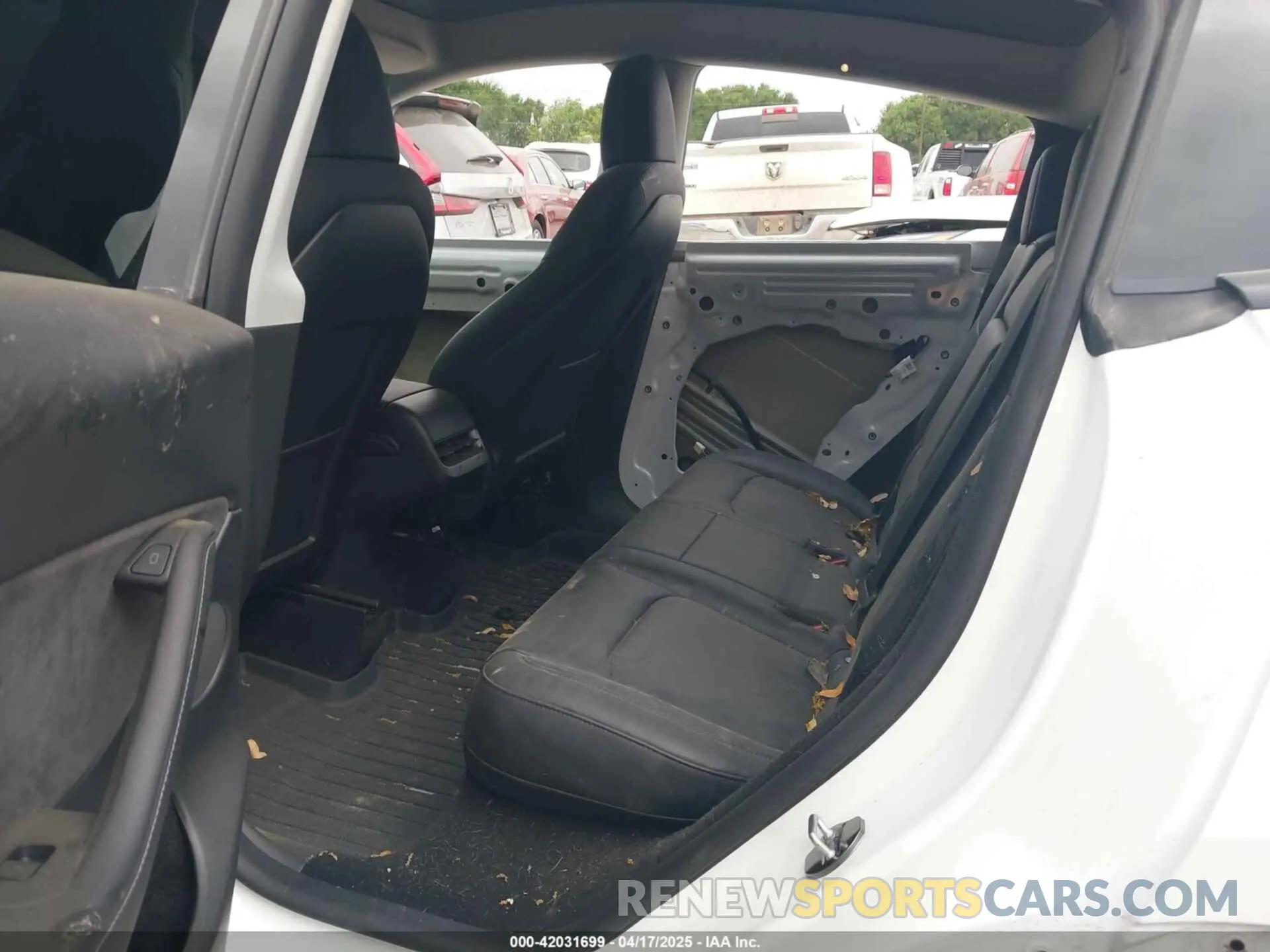 7 Photograph of a damaged car 7SAYGDEE9NA013302 TESLA MODEL Y 2022