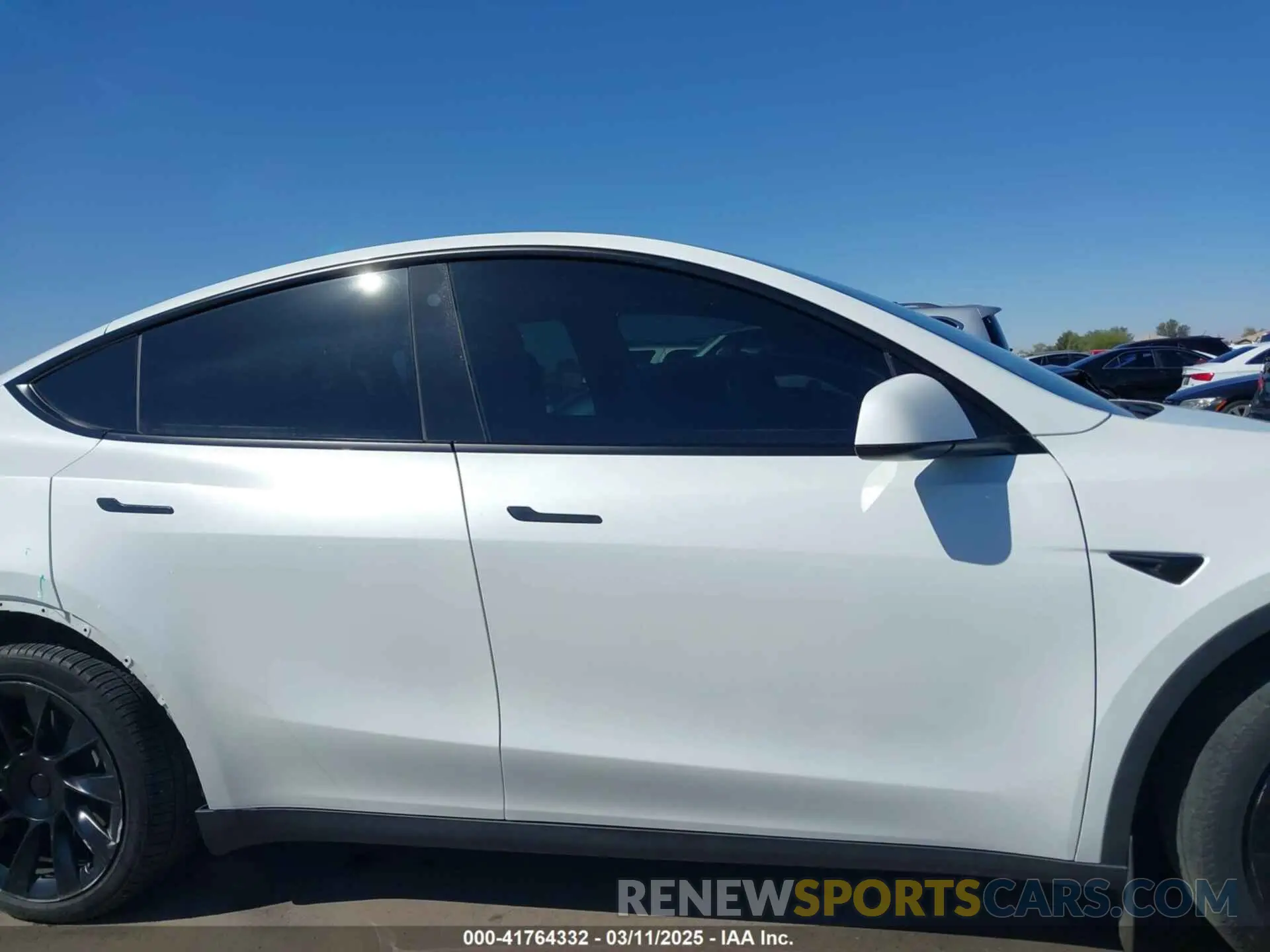 12 Photograph of a damaged car 7SAYGDEE9NA017284 TESLA MODEL Y 2022