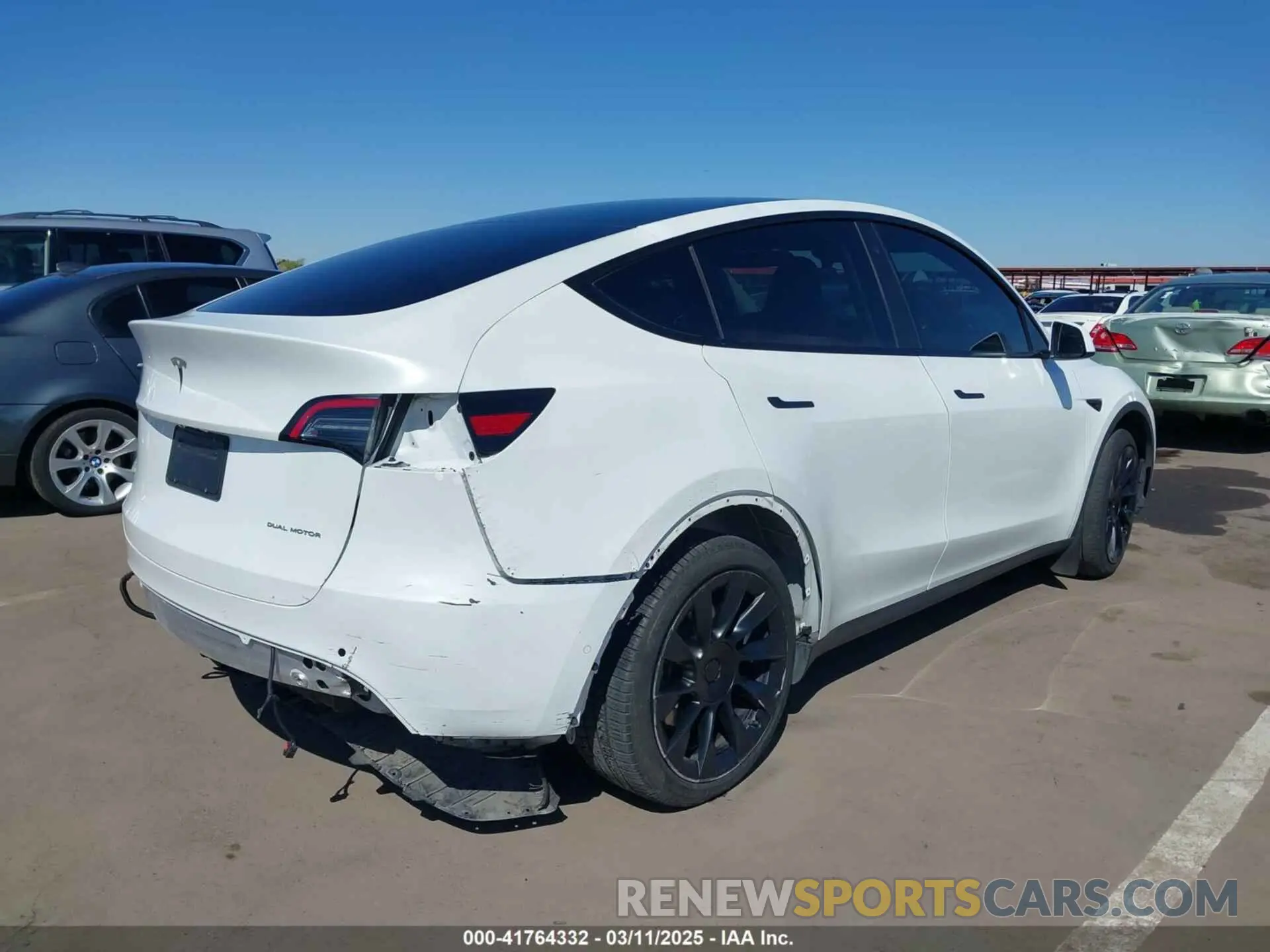 4 Photograph of a damaged car 7SAYGDEE9NA017284 TESLA MODEL Y 2022