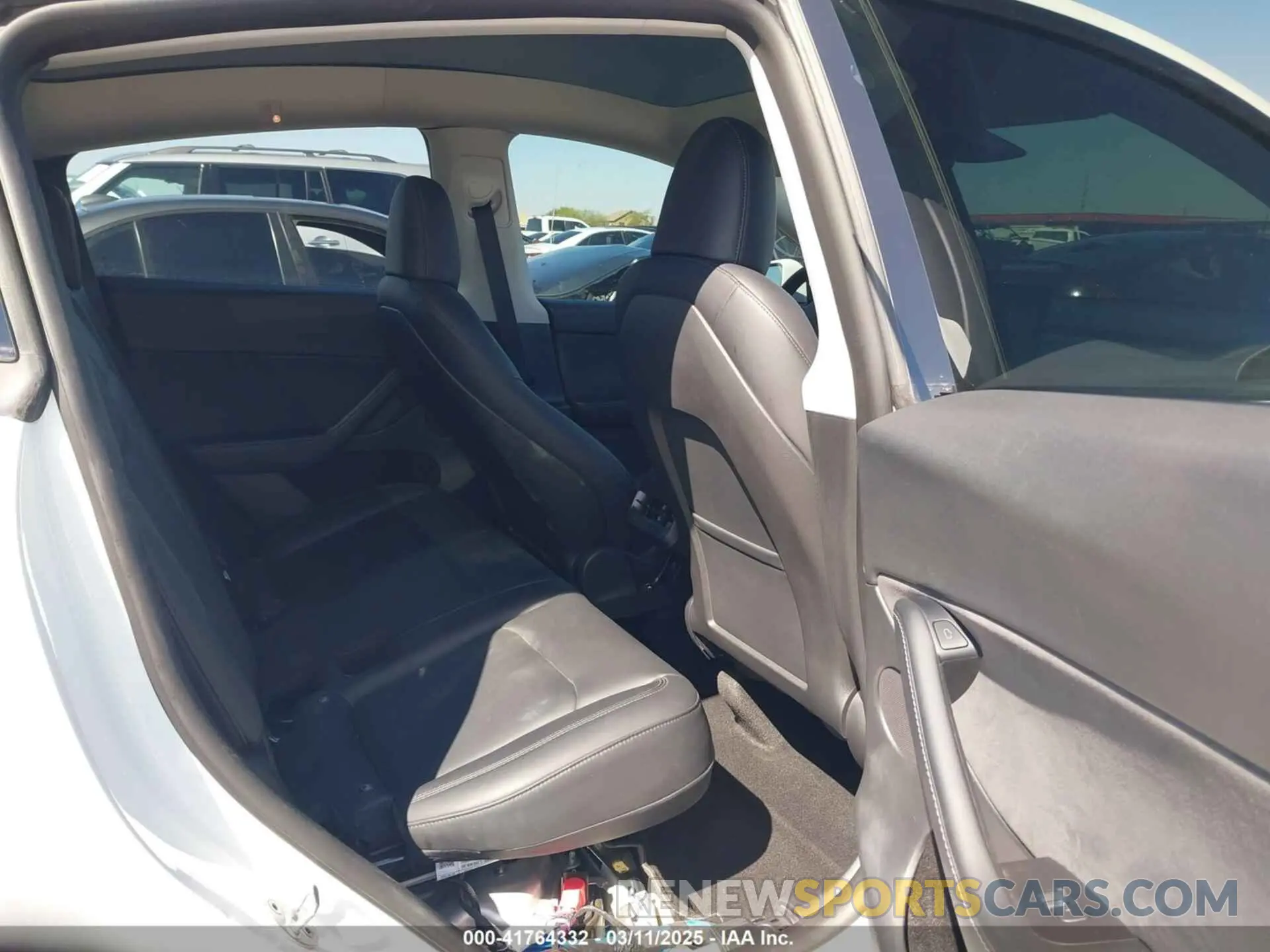 8 Photograph of a damaged car 7SAYGDEE9NA017284 TESLA MODEL Y 2022