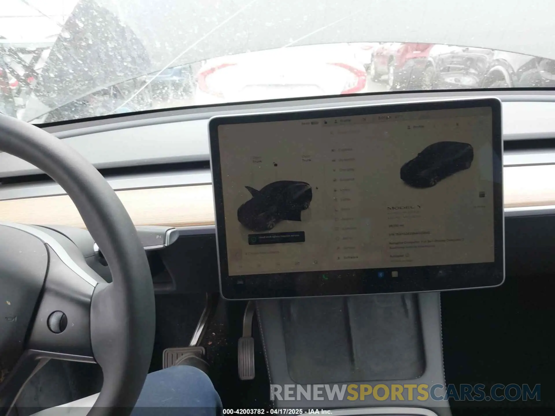 19 Photograph of a damaged car 7SAYGDEE9NA022842 TESLA MODEL Y 2022
