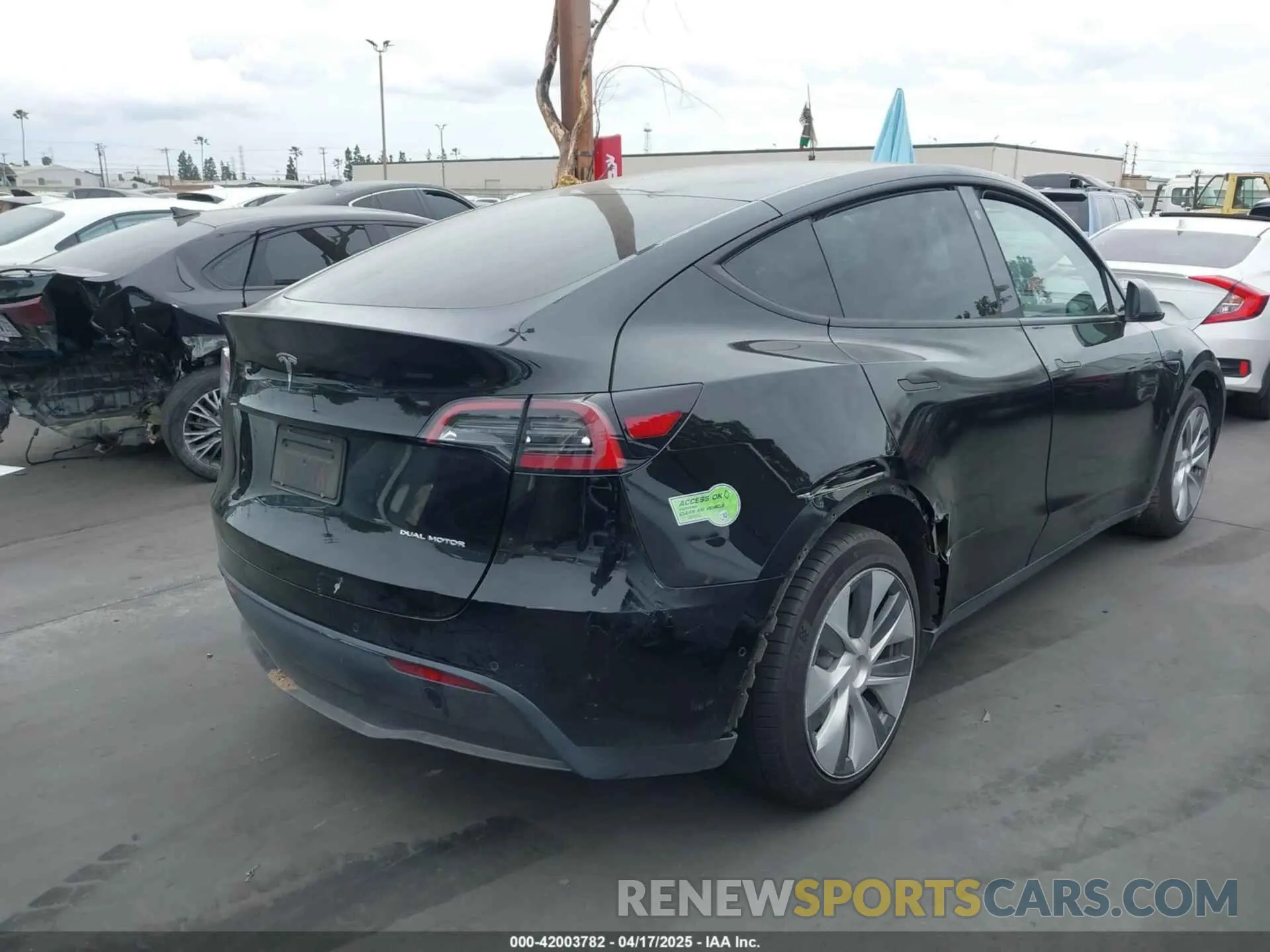 4 Photograph of a damaged car 7SAYGDEE9NA022842 TESLA MODEL Y 2022