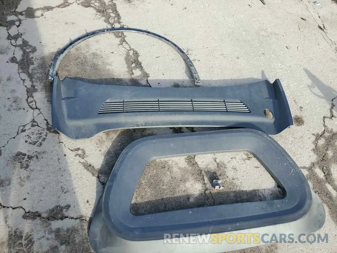 13 Photograph of a damaged car 7SAYGDEE9NF315918 TESLA MODEL Y 2022