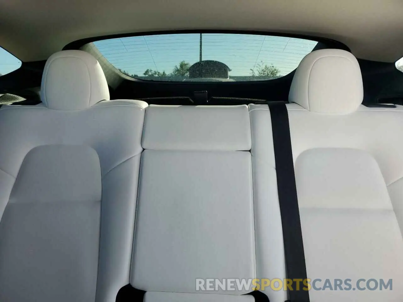 10 Photograph of a damaged car 7SAYGDEE9NF381854 TESLA MODEL Y 2022