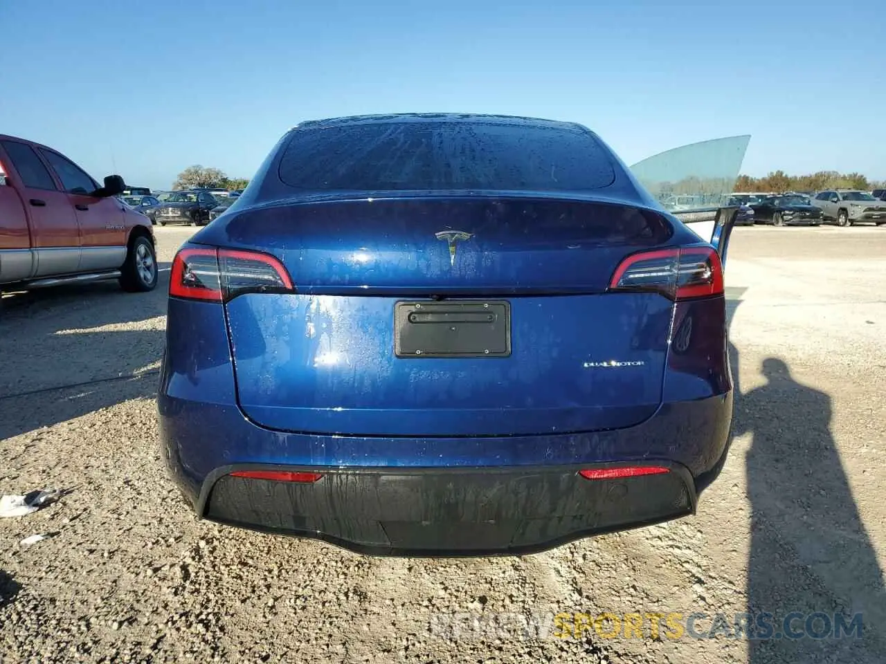 6 Photograph of a damaged car 7SAYGDEE9NF381854 TESLA MODEL Y 2022