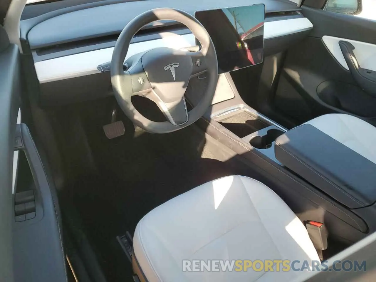 8 Photograph of a damaged car 7SAYGDEE9NF381854 TESLA MODEL Y 2022