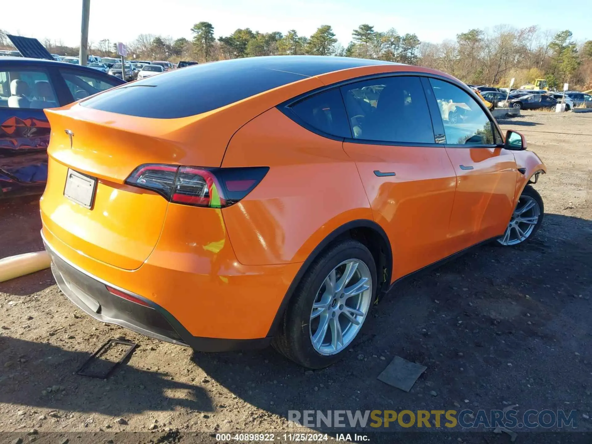 4 Photograph of a damaged car 7SAYGDEE9NF419986 TESLA MODEL Y 2022