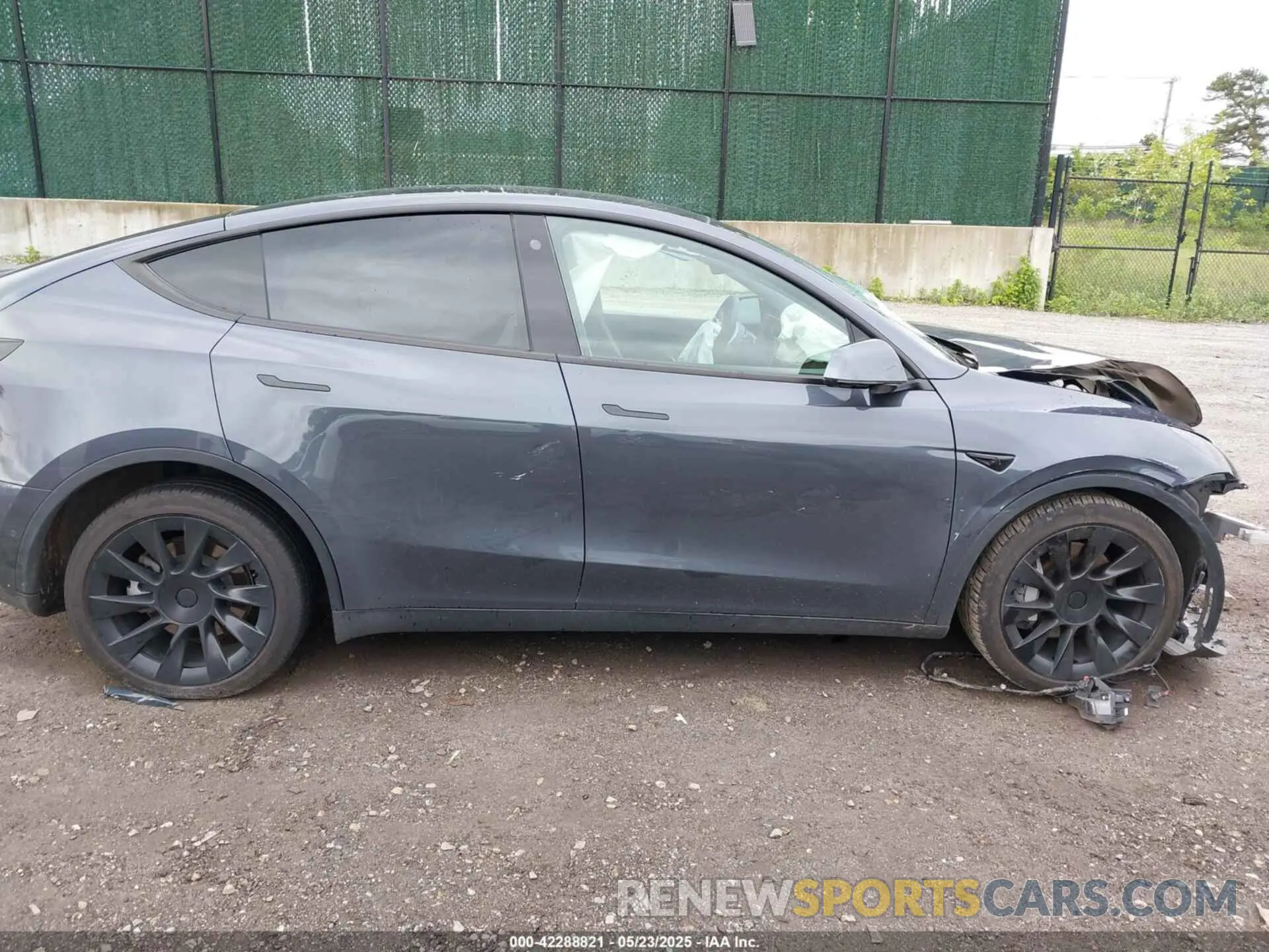 12 Photograph of a damaged car 7SAYGDEE9NF424248 TESLA MODEL Y 2022