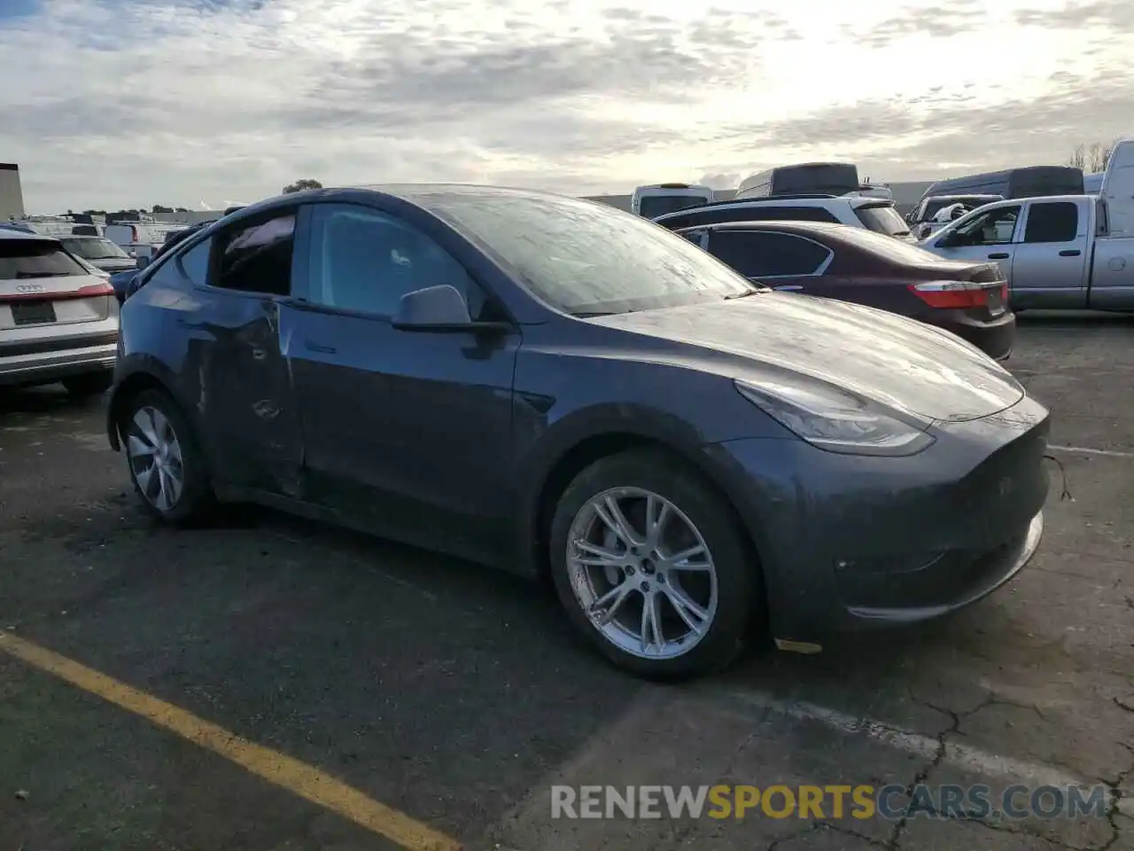 4 Photograph of a damaged car 7SAYGDEE9NF424668 TESLA MODEL Y 2022