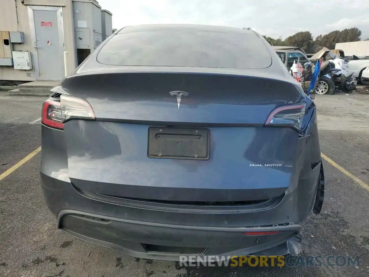 6 Photograph of a damaged car 7SAYGDEE9NF424668 TESLA MODEL Y 2022