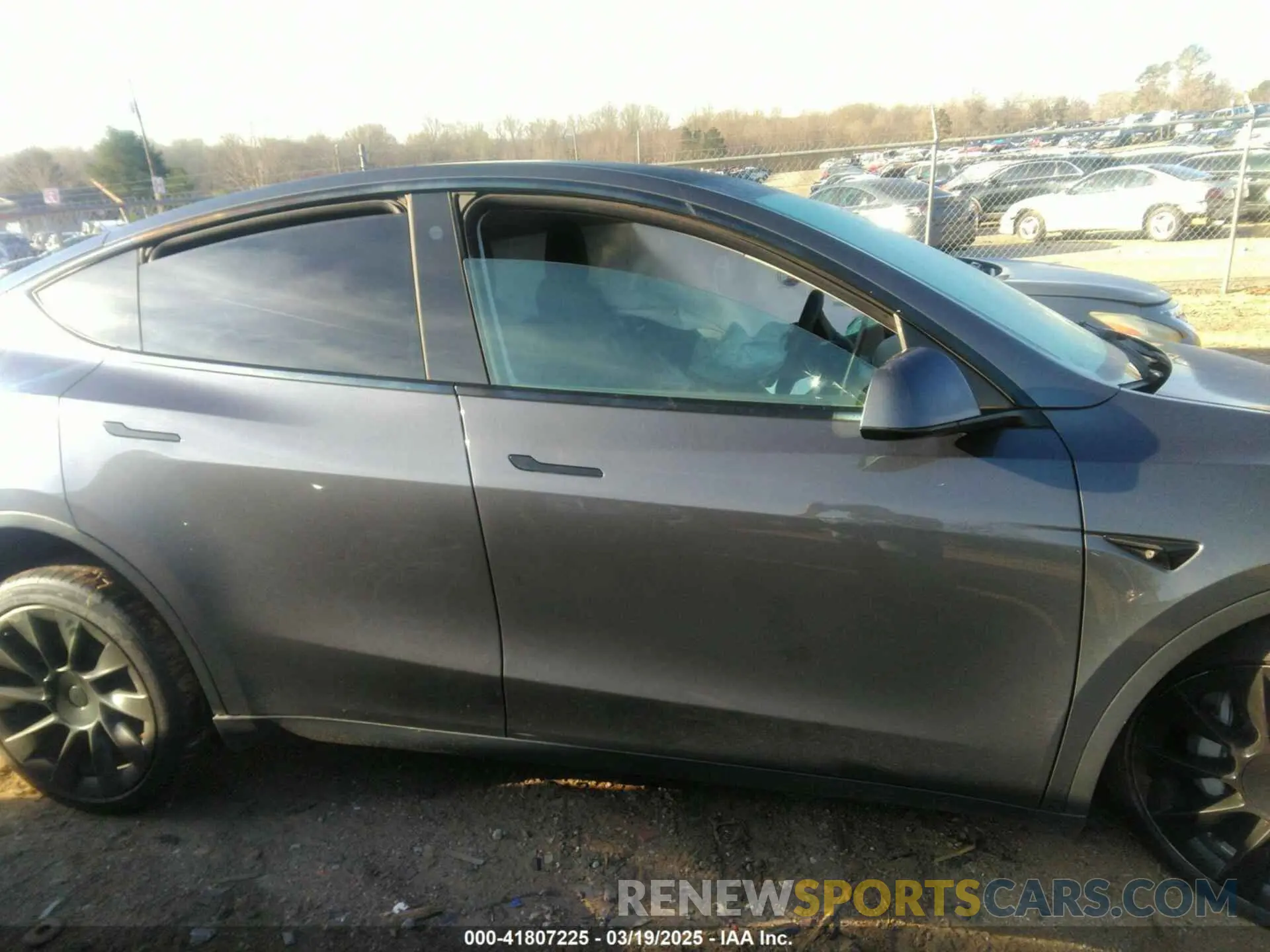 12 Photograph of a damaged car 7SAYGDEE9NF424928 TESLA MODEL Y 2022