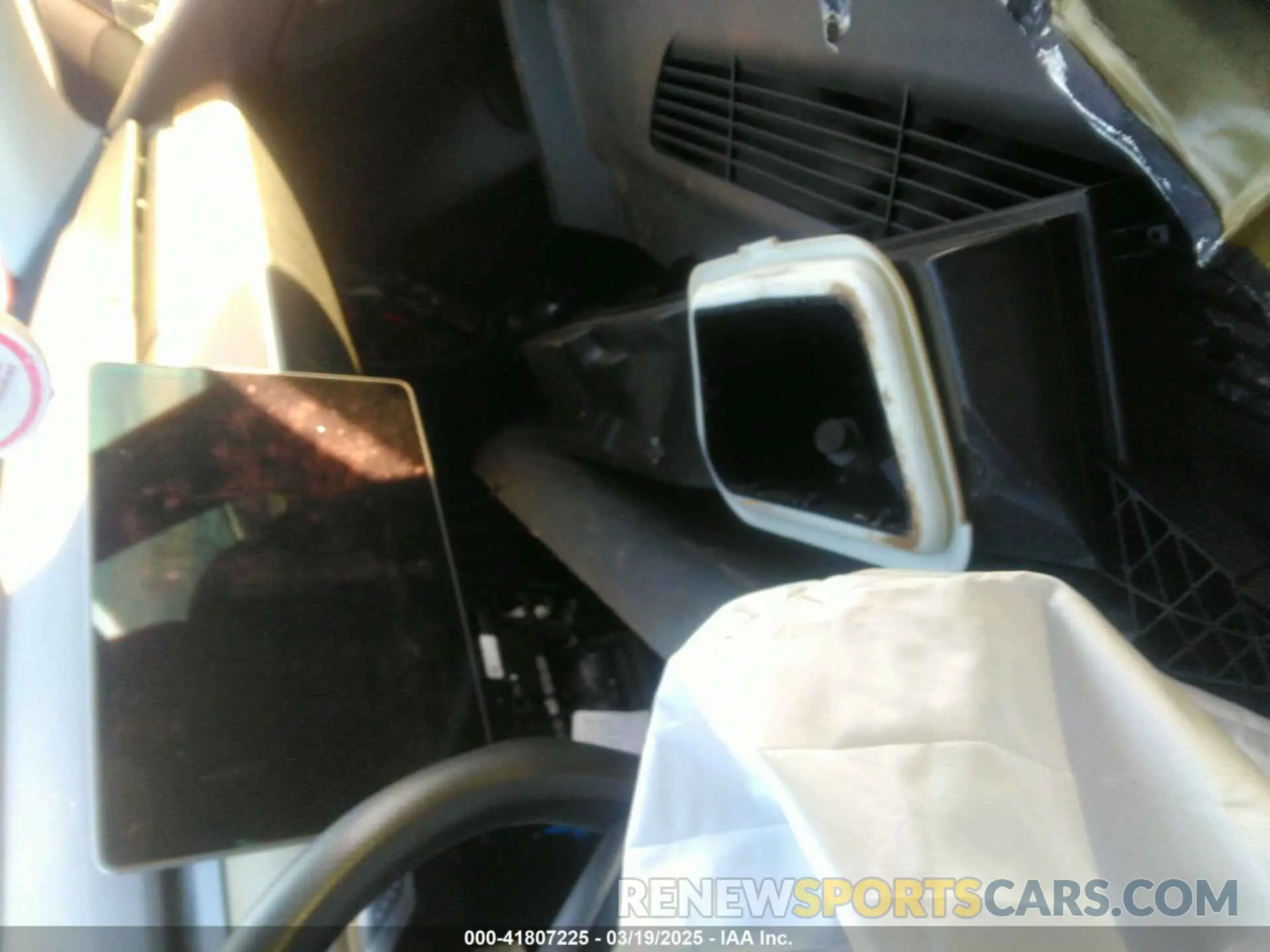 17 Photograph of a damaged car 7SAYGDEE9NF424928 TESLA MODEL Y 2022