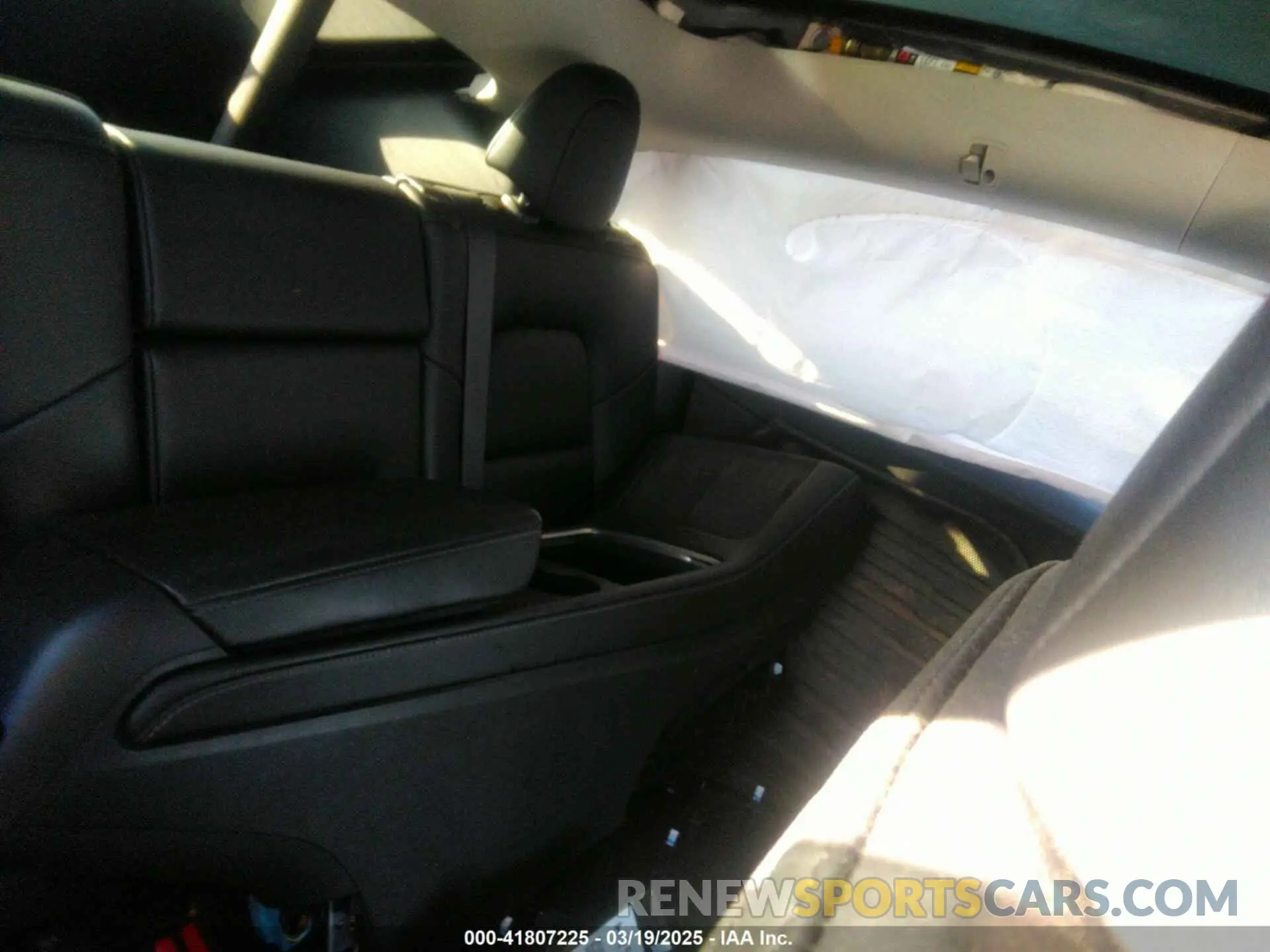 8 Photograph of a damaged car 7SAYGDEE9NF424928 TESLA MODEL Y 2022