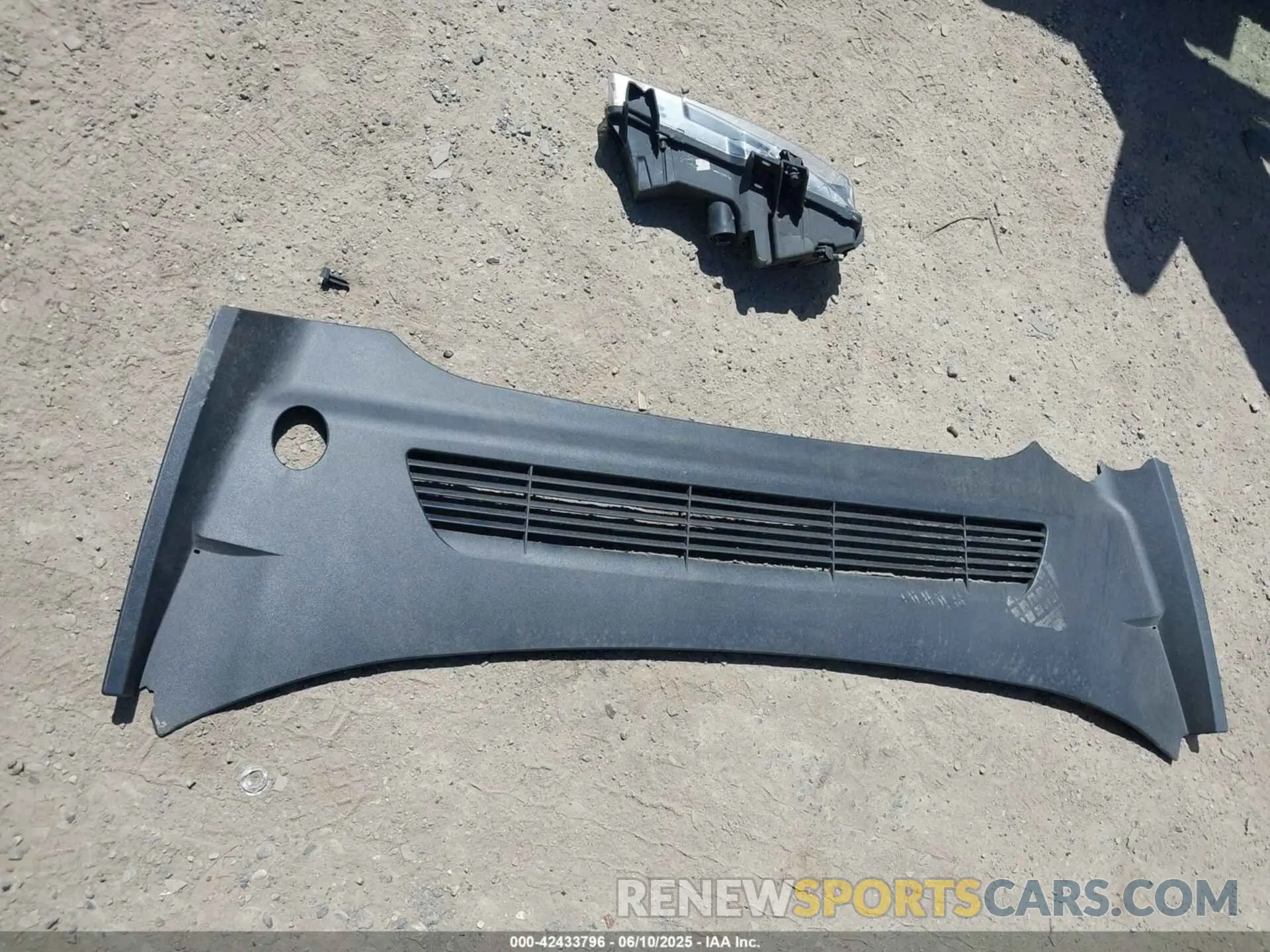 11 Photograph of a damaged car 7SAYGDEE9NF509655 TESLA MODEL Y 2022