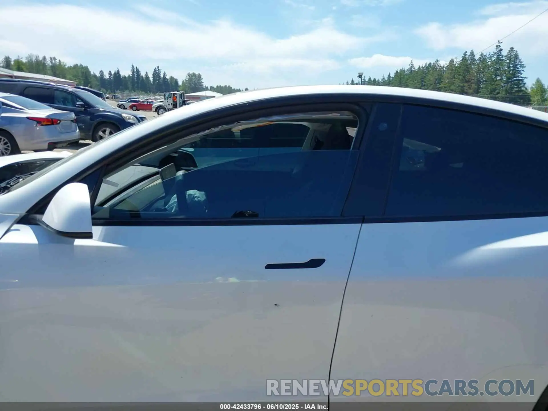 14 Photograph of a damaged car 7SAYGDEE9NF509655 TESLA MODEL Y 2022