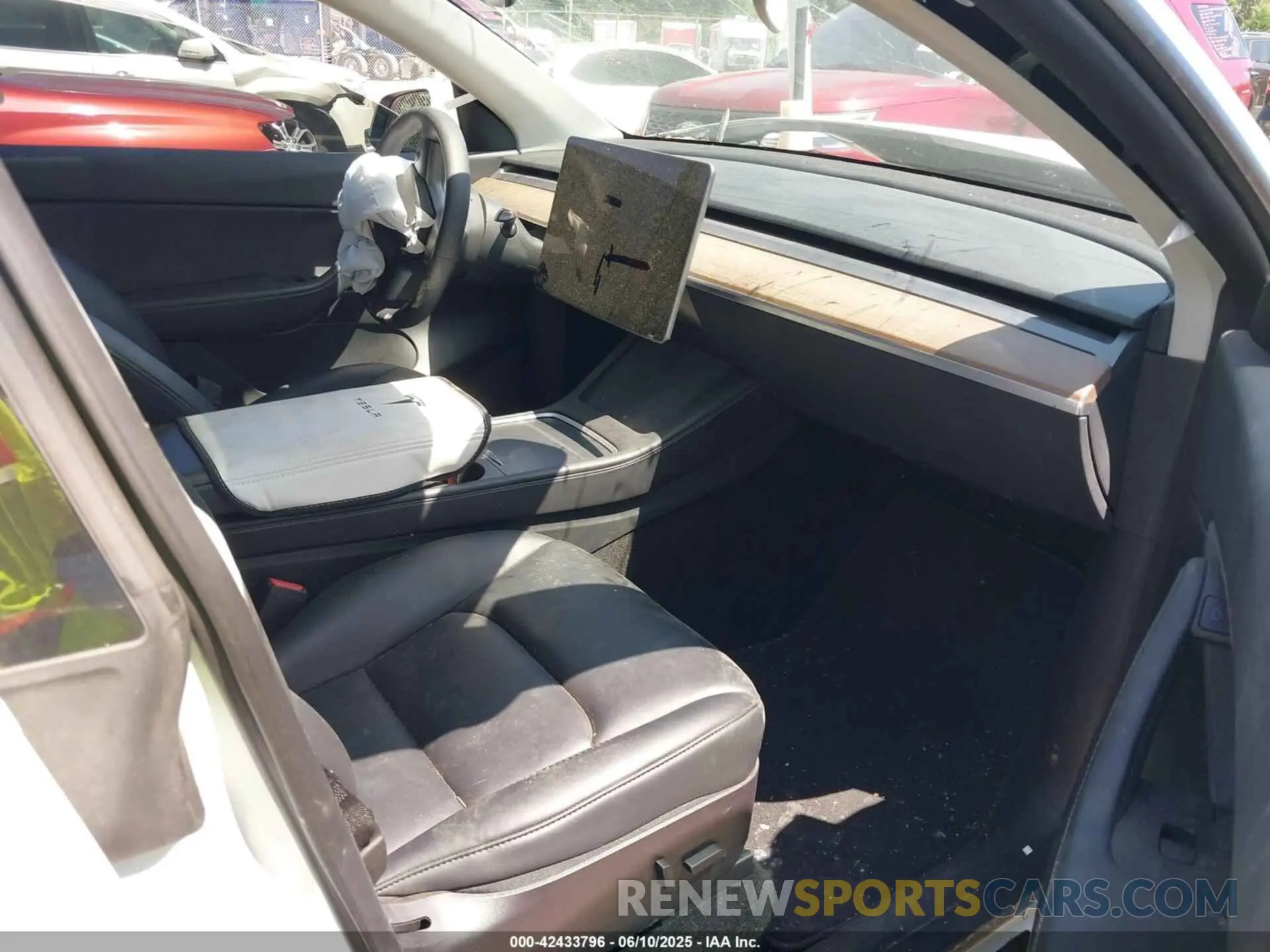 5 Photograph of a damaged car 7SAYGDEE9NF509655 TESLA MODEL Y 2022