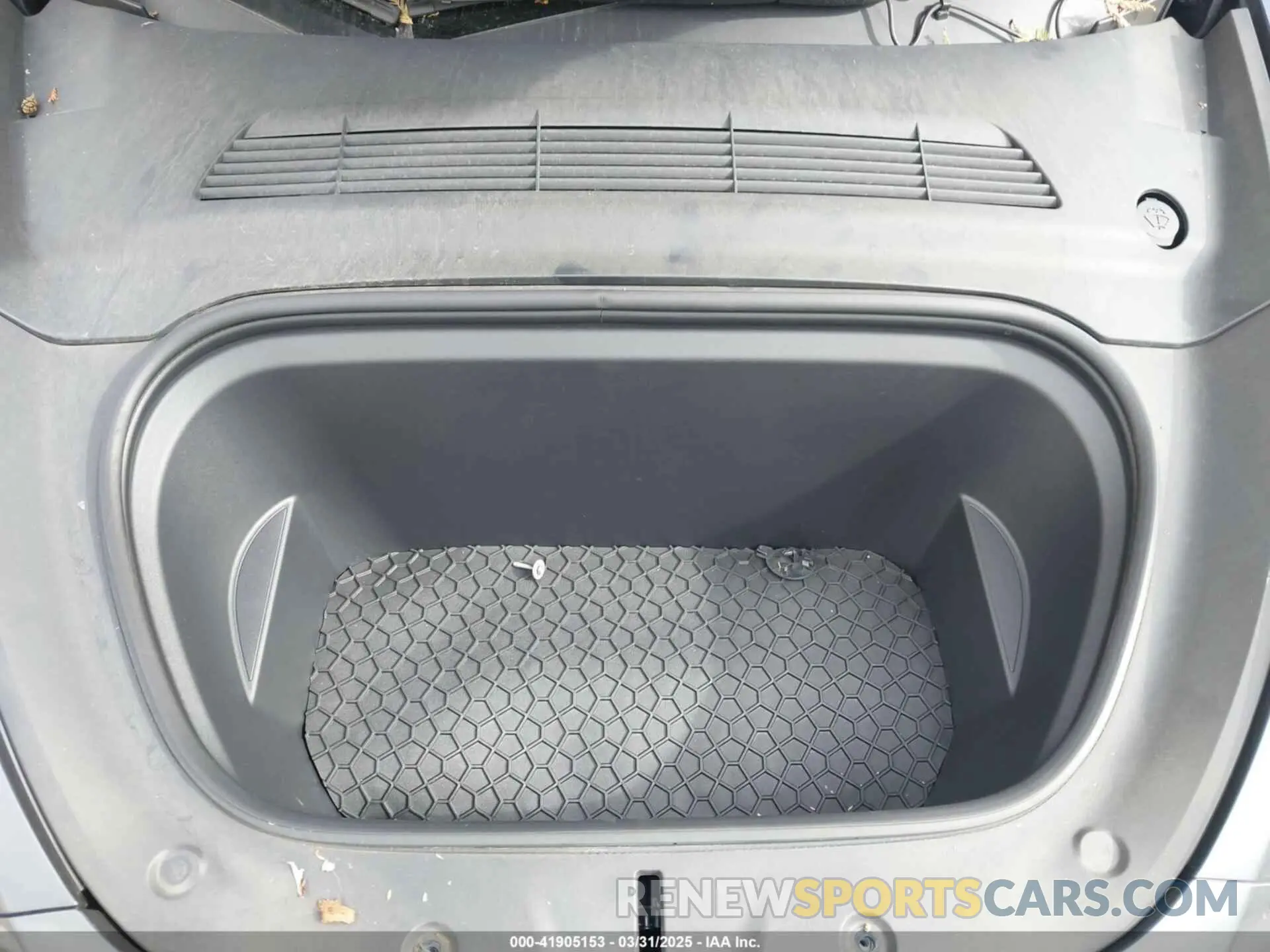 10 Photograph of a damaged car 7SAYGDEE9NF557382 TESLA MODEL Y 2022