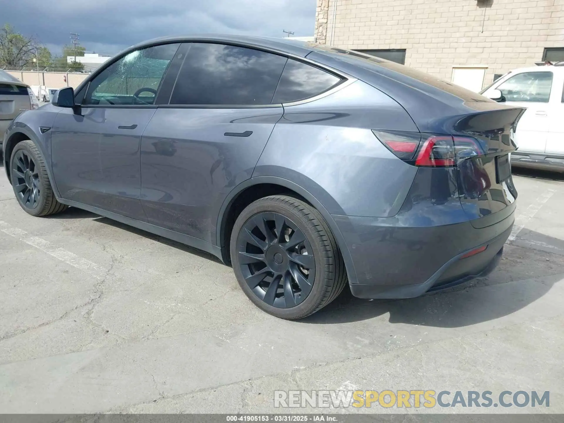 3 Photograph of a damaged car 7SAYGDEE9NF557382 TESLA MODEL Y 2022