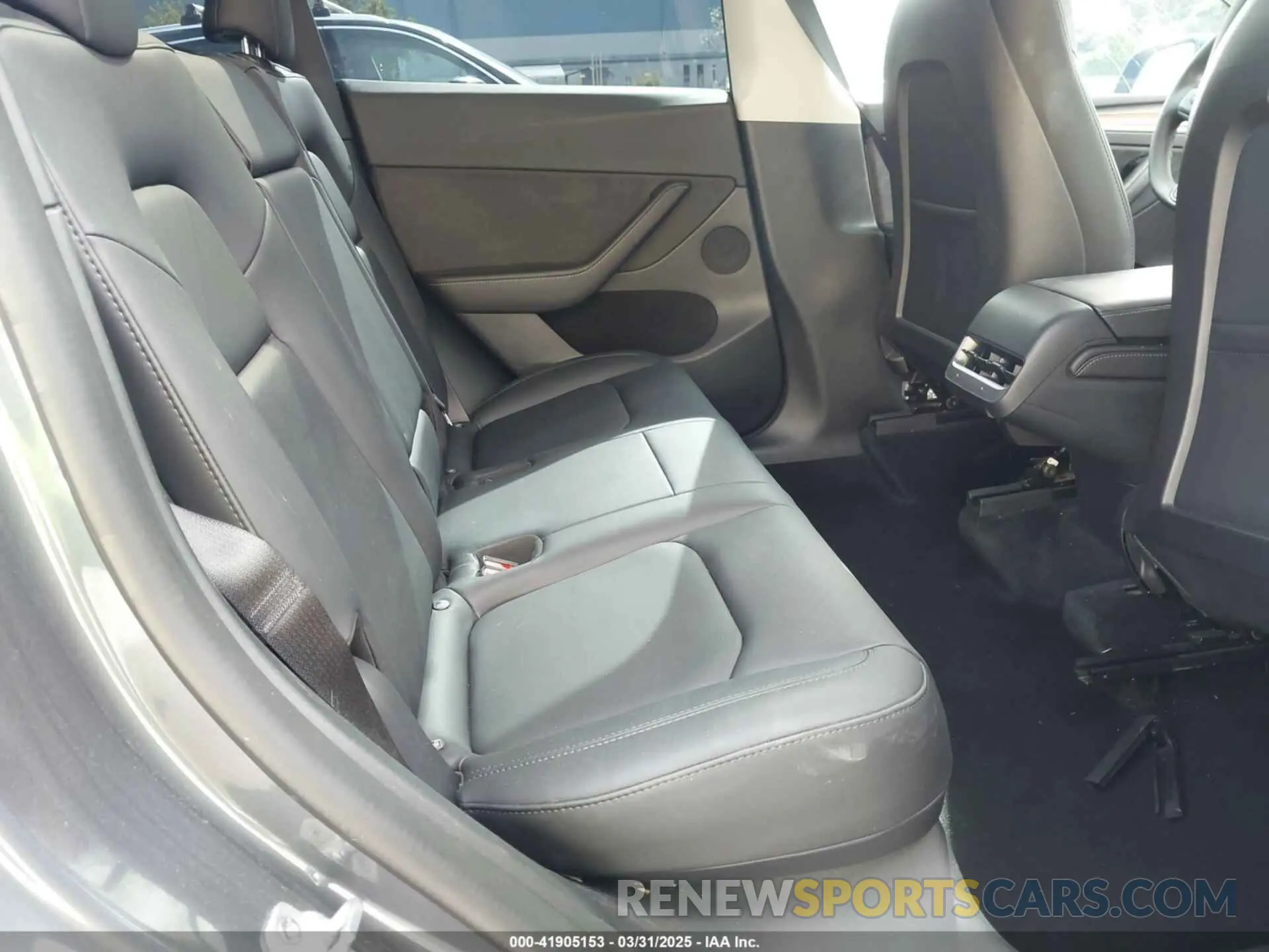8 Photograph of a damaged car 7SAYGDEE9NF557382 TESLA MODEL Y 2022