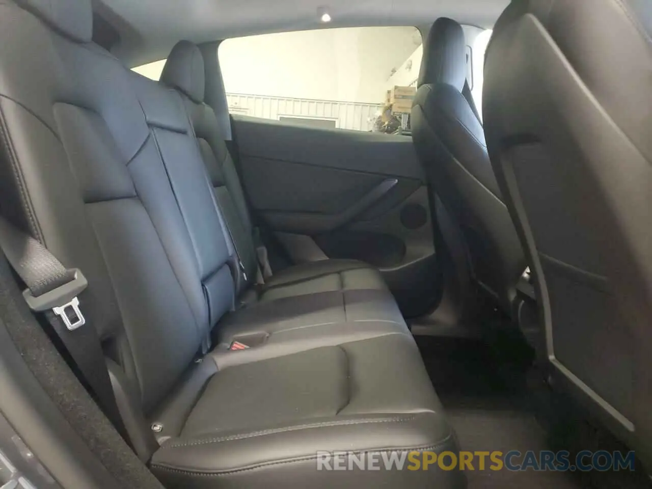 10 Photograph of a damaged car 7SAYGDEEXNA005385 TESLA MODEL Y 2022