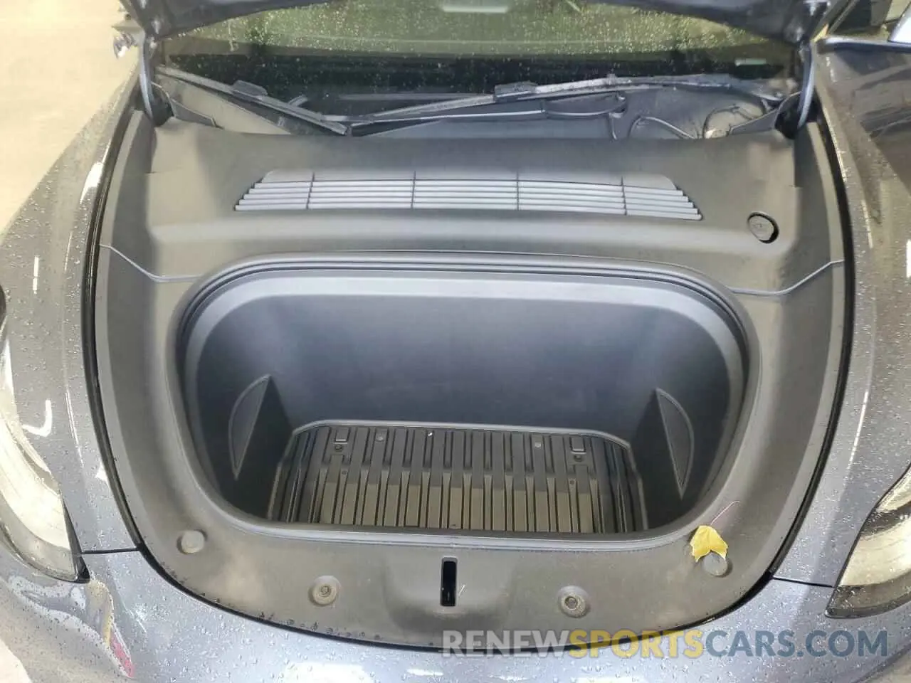 11 Photograph of a damaged car 7SAYGDEEXNA005385 TESLA MODEL Y 2022