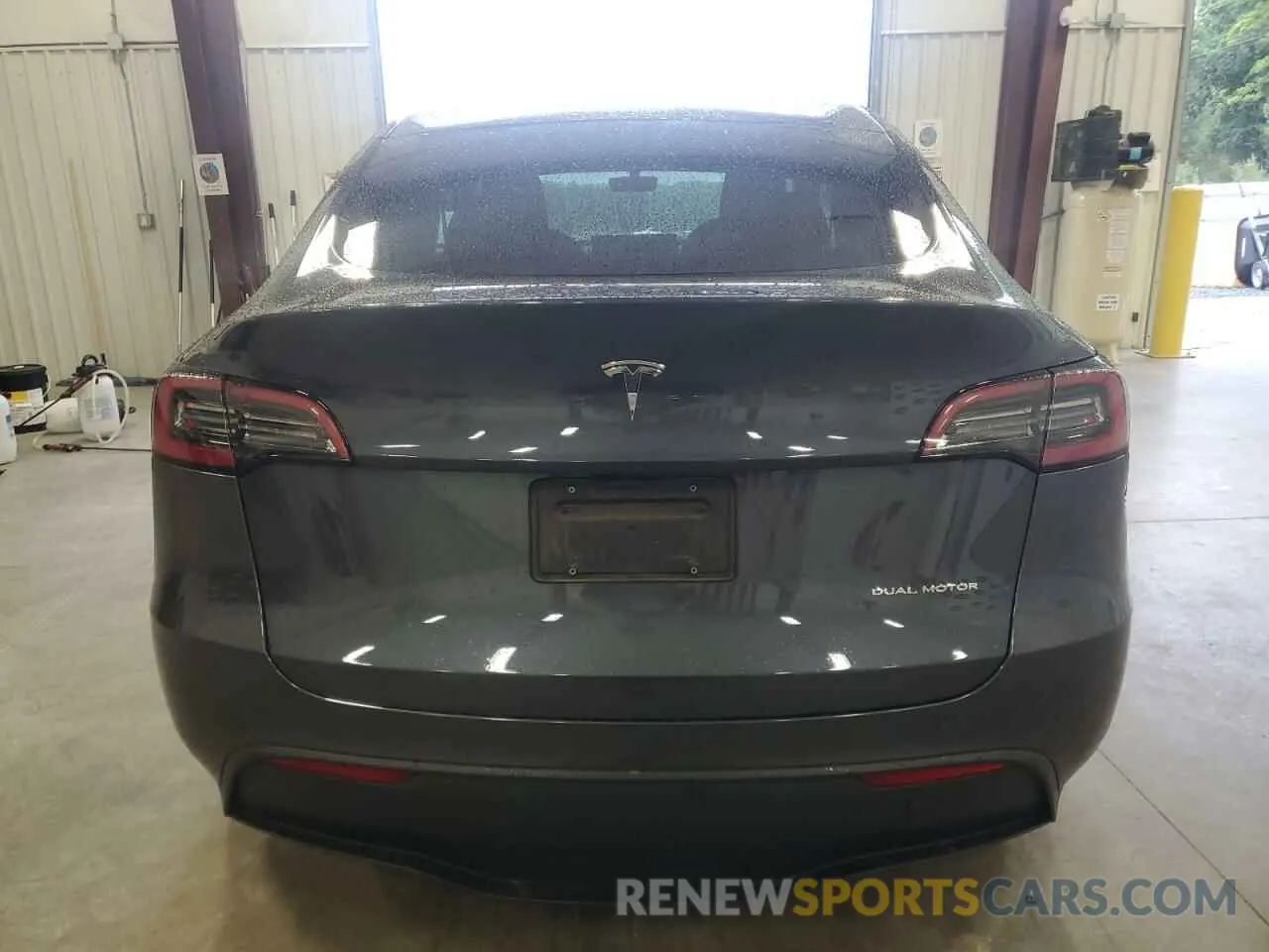 6 Photograph of a damaged car 7SAYGDEEXNA005385 TESLA MODEL Y 2022
