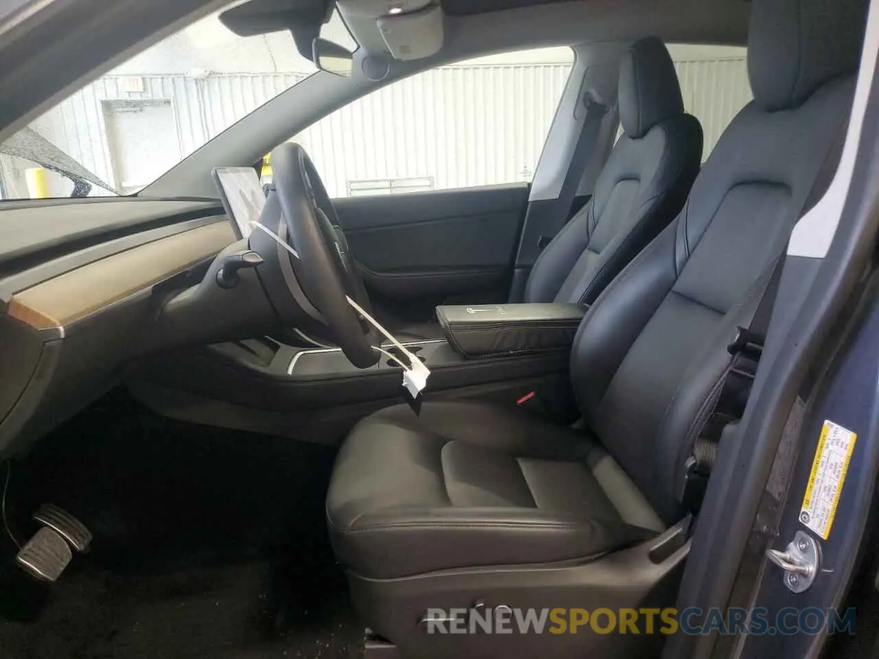 7 Photograph of a damaged car 7SAYGDEEXNA005385 TESLA MODEL Y 2022