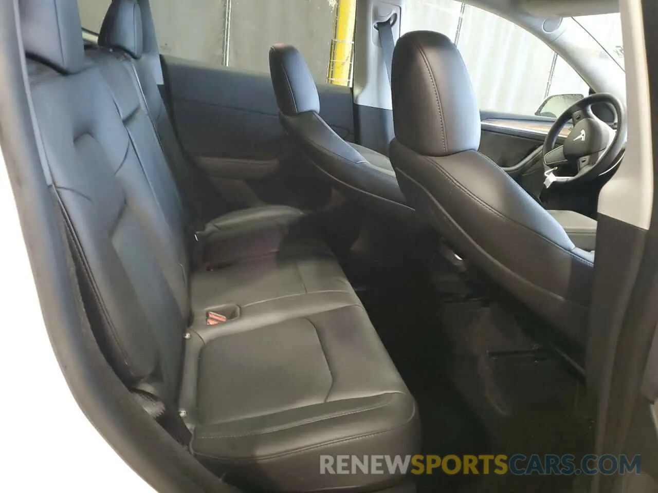 10 Photograph of a damaged car 7SAYGDEEXNA012904 TESLA MODEL Y 2022