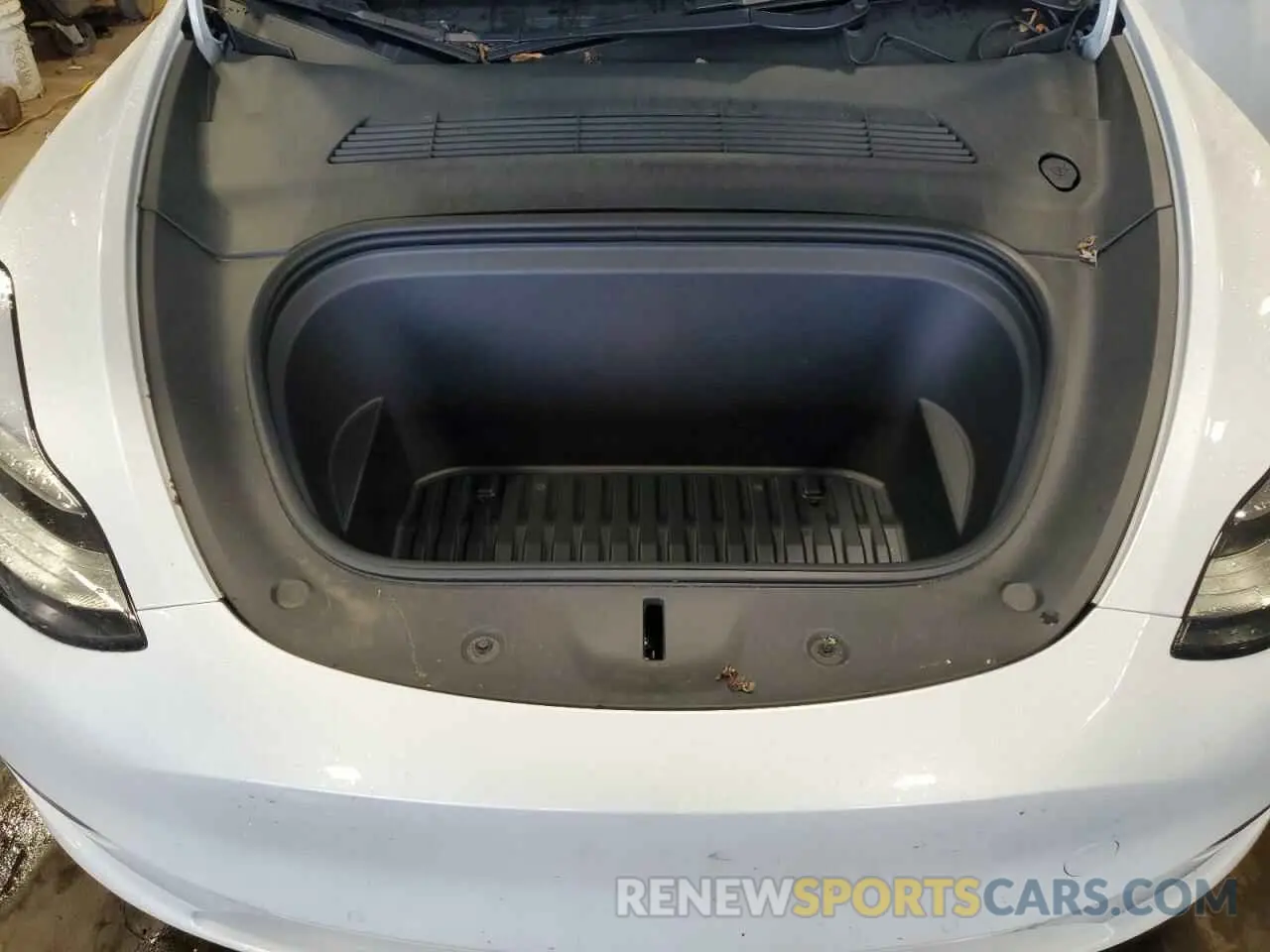 11 Photograph of a damaged car 7SAYGDEEXNA012904 TESLA MODEL Y 2022